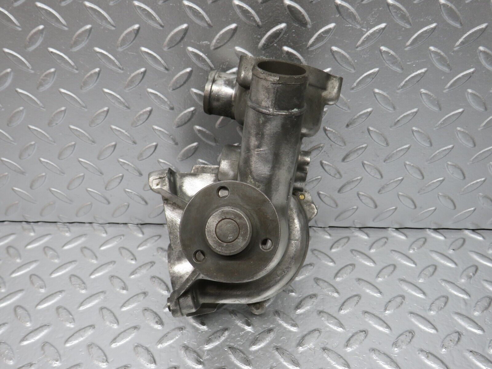 32616 Mercedes-Benz S124 300TE Wagon Water Pump