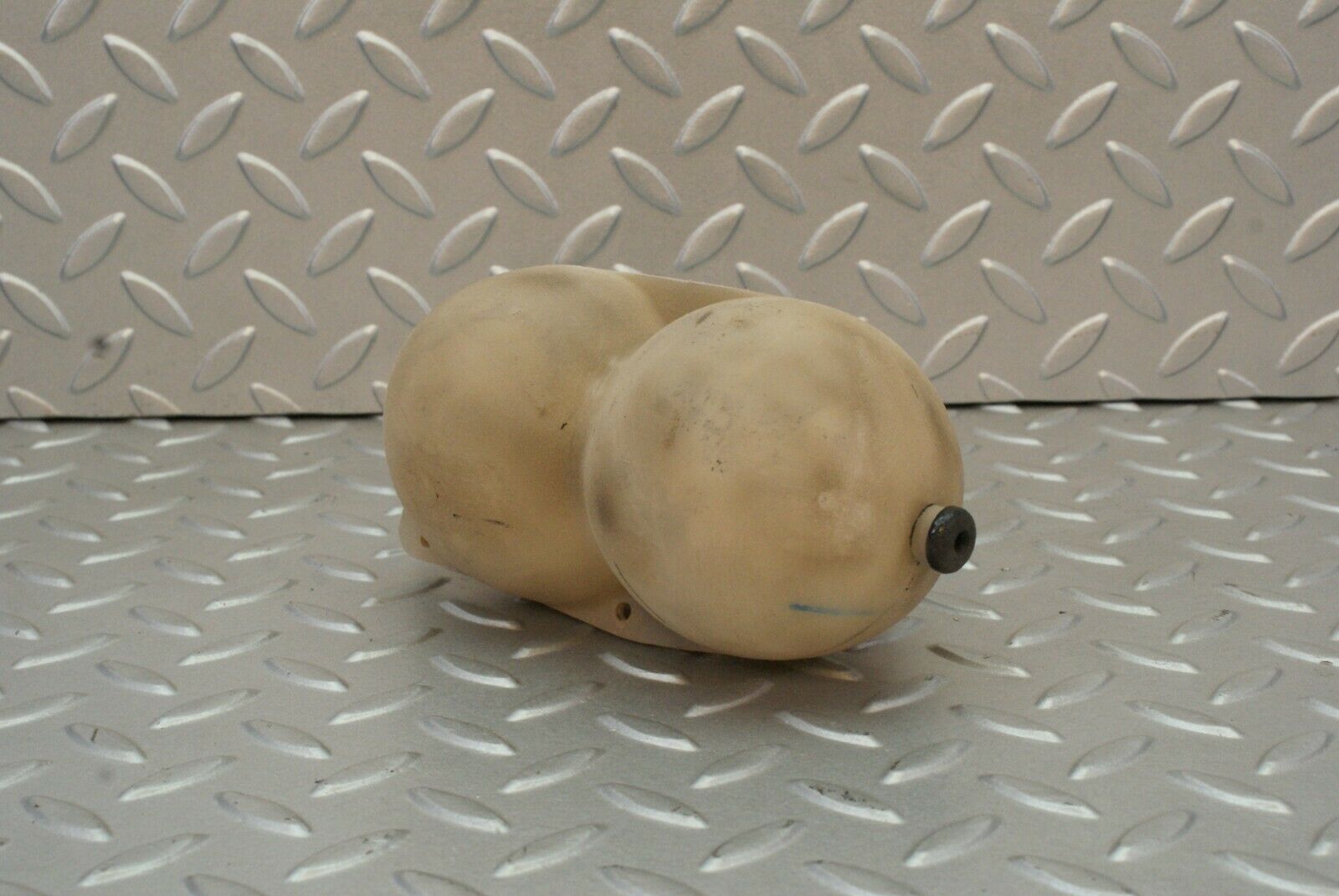 2730 Mercedes-Benz W123 280E Vacuum Reservoir