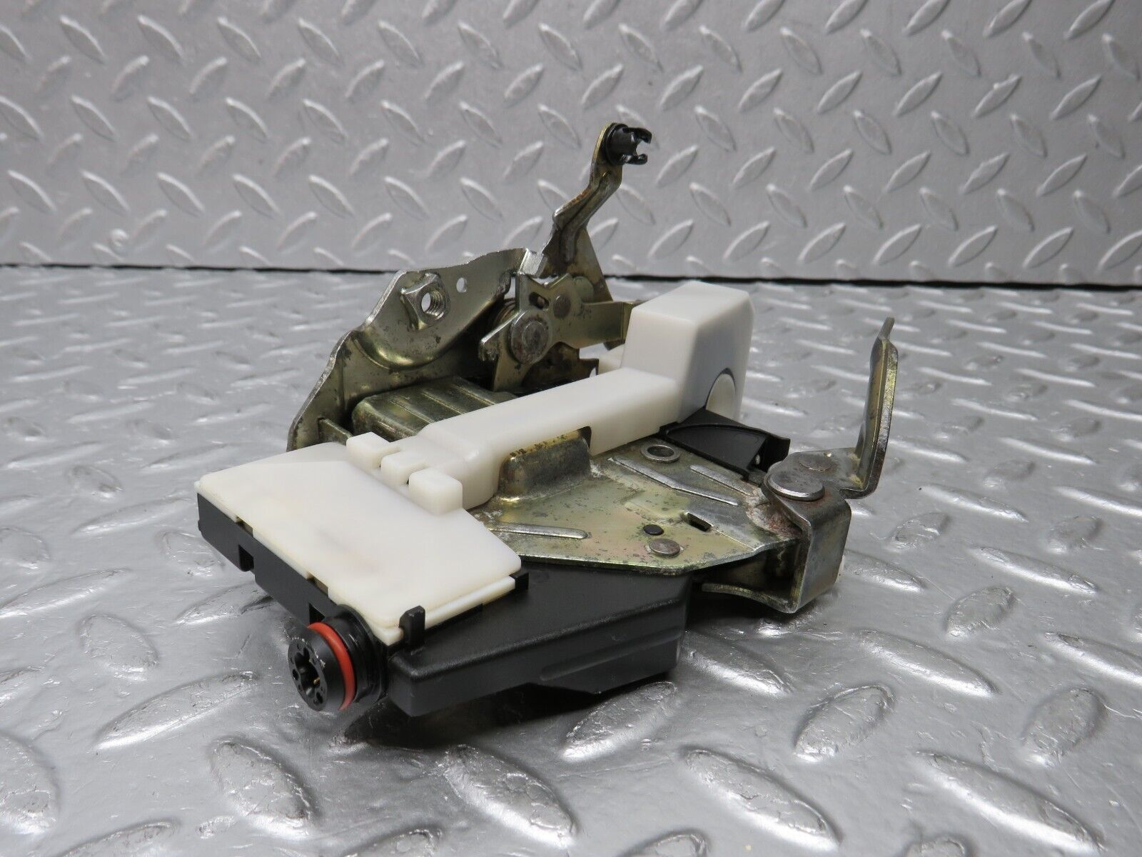 38348 Mercedes-Benz R129 280SL Coupe Left Door Lock Mechanism