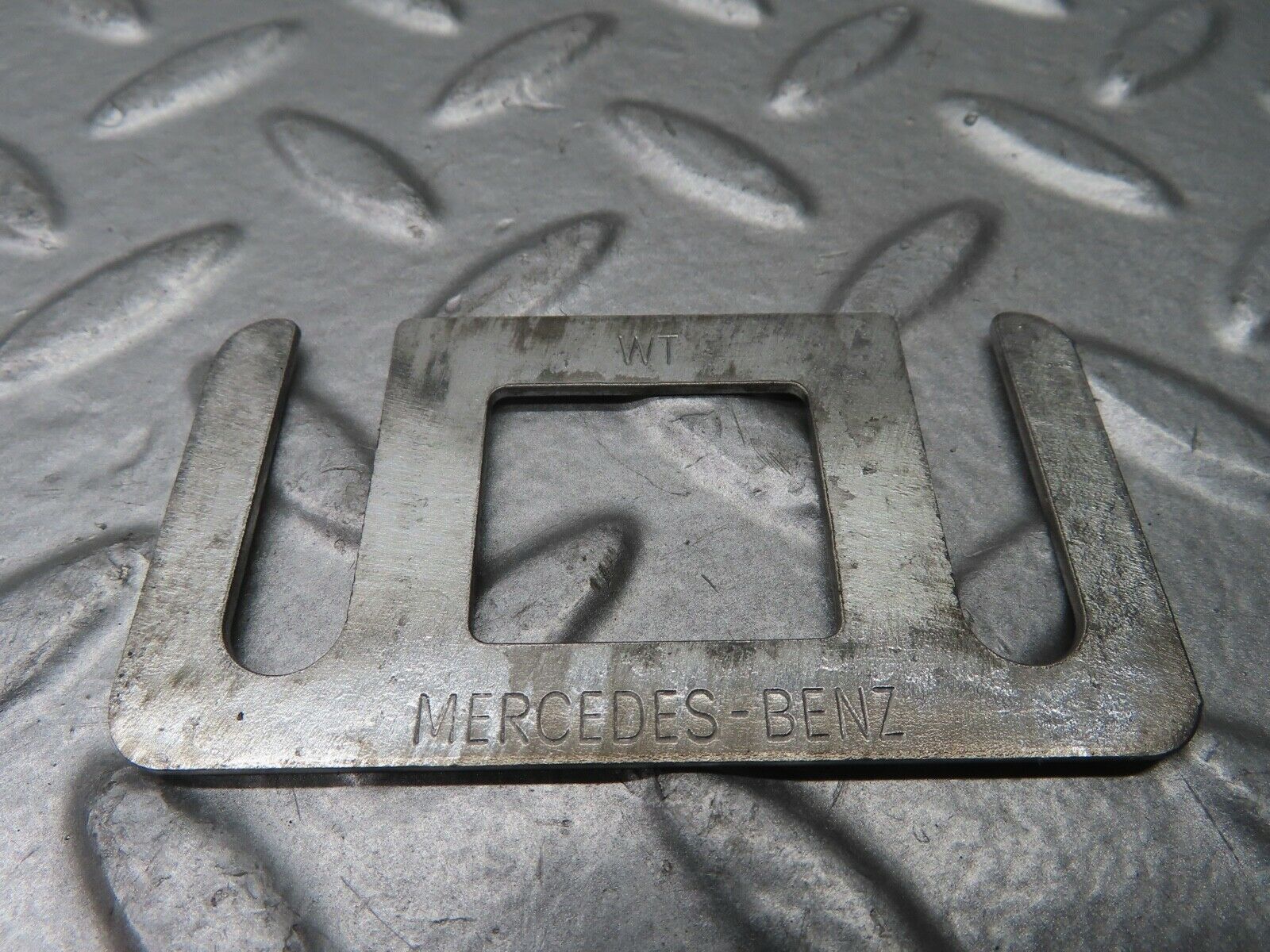 21519 Mercedes-Benz W126 300SE Door Lock Latch Left Side