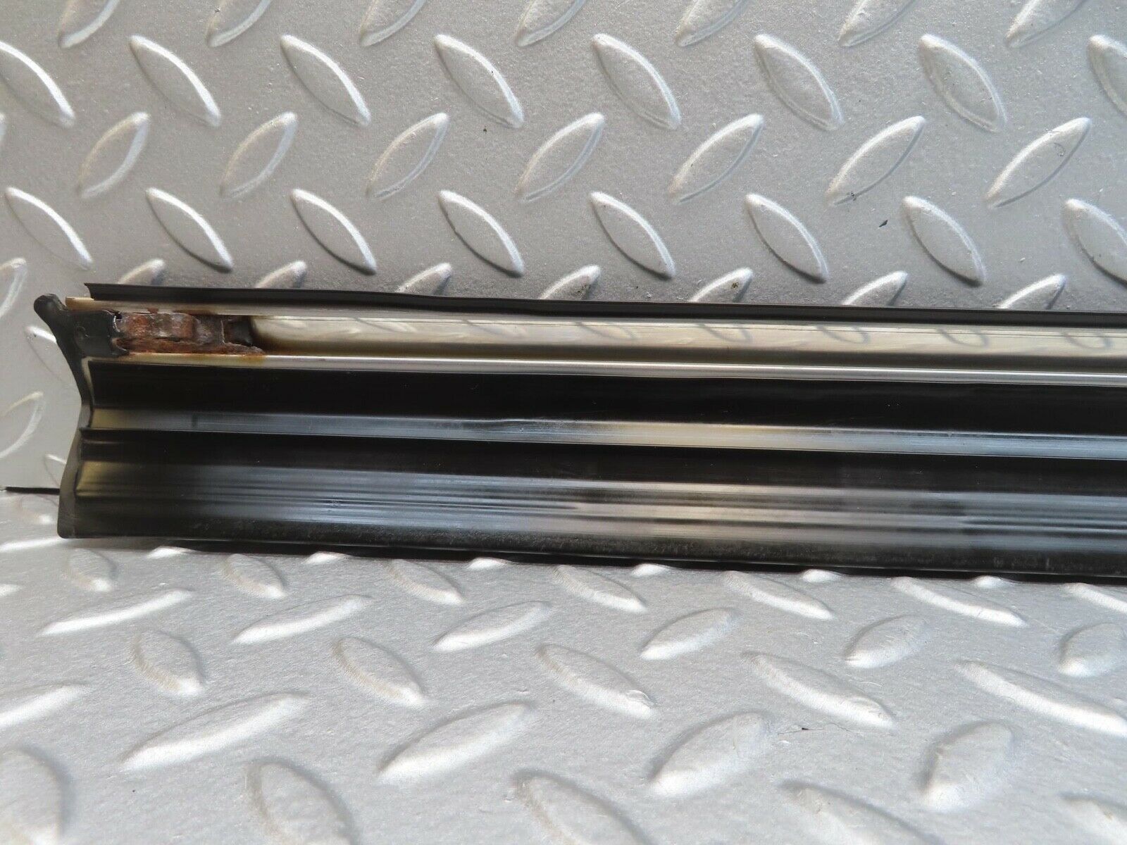 13463 Mercedes-Benz W123 200 Front Right Door Lower Trim