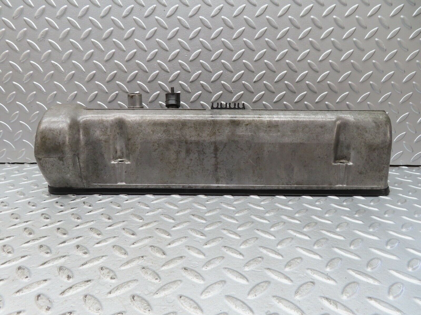 17757 Mercedes-Benz W116 450SEL Cylinder Head Valve Cover Left Side