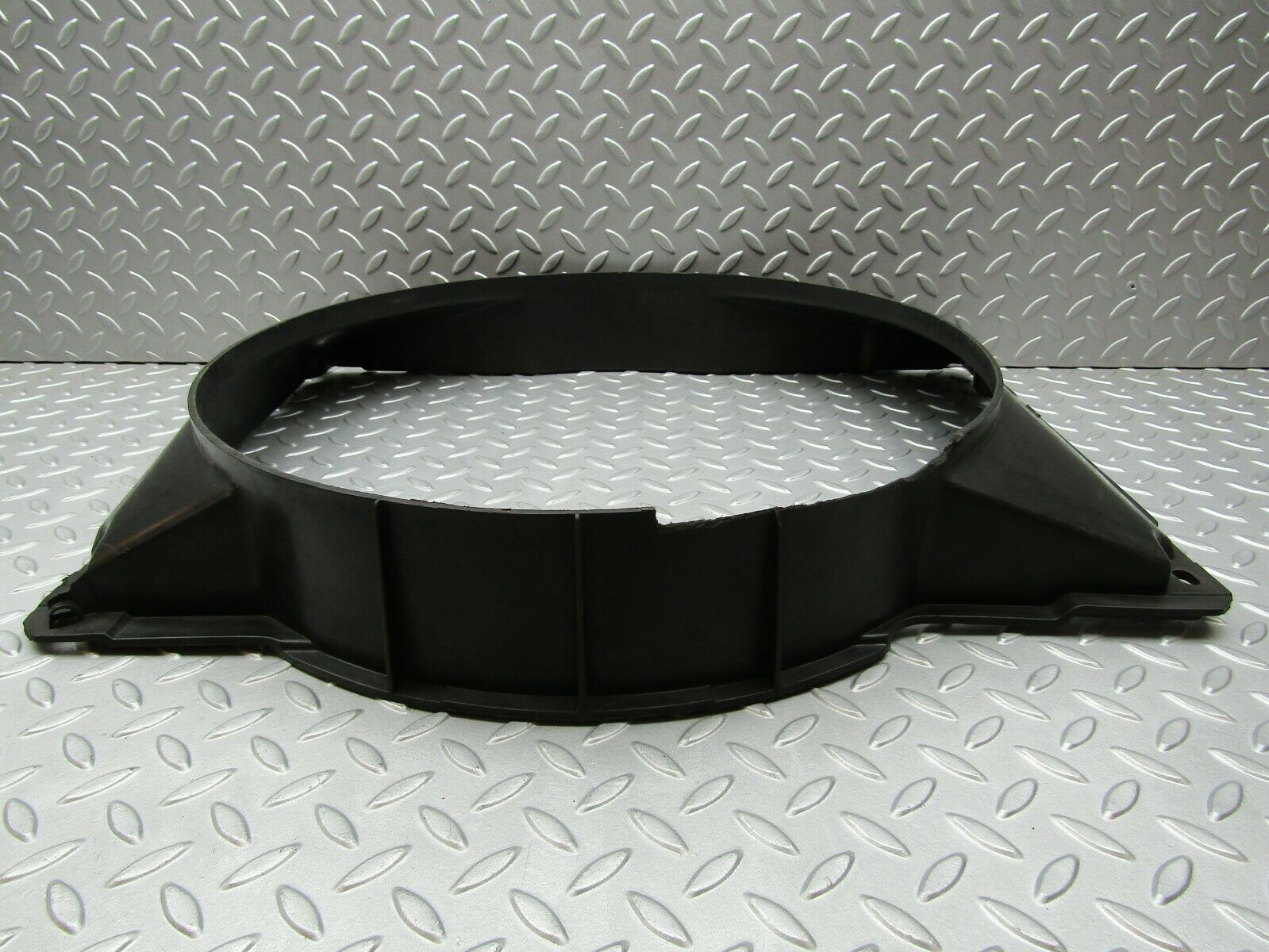 3288 Mercedes-Benz W115 220D Radiator Fan Shroud Fan Cover 1155050355