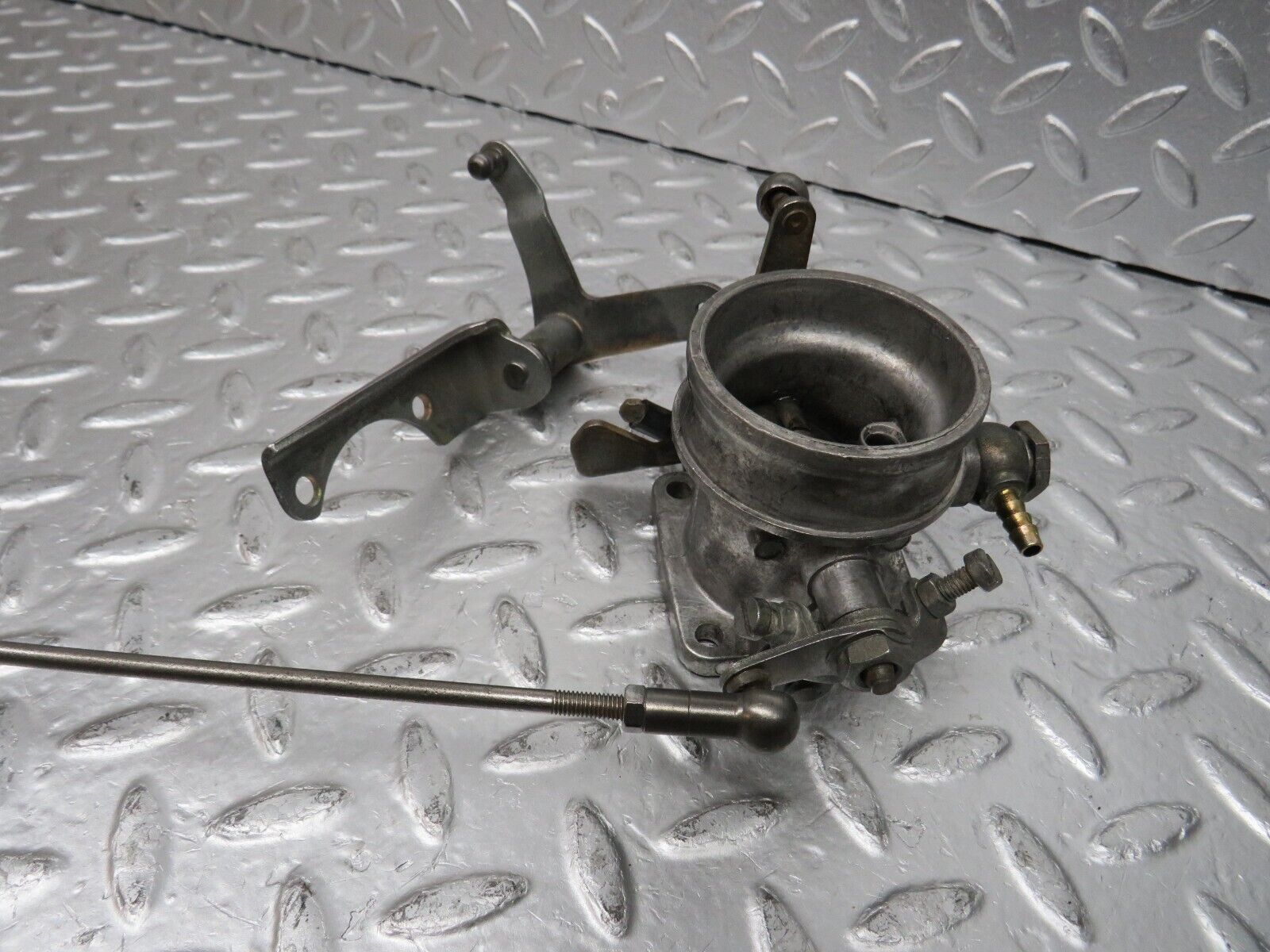 31078 Mercedes-Benz W123 200D Throttle Body Valve 6150710406