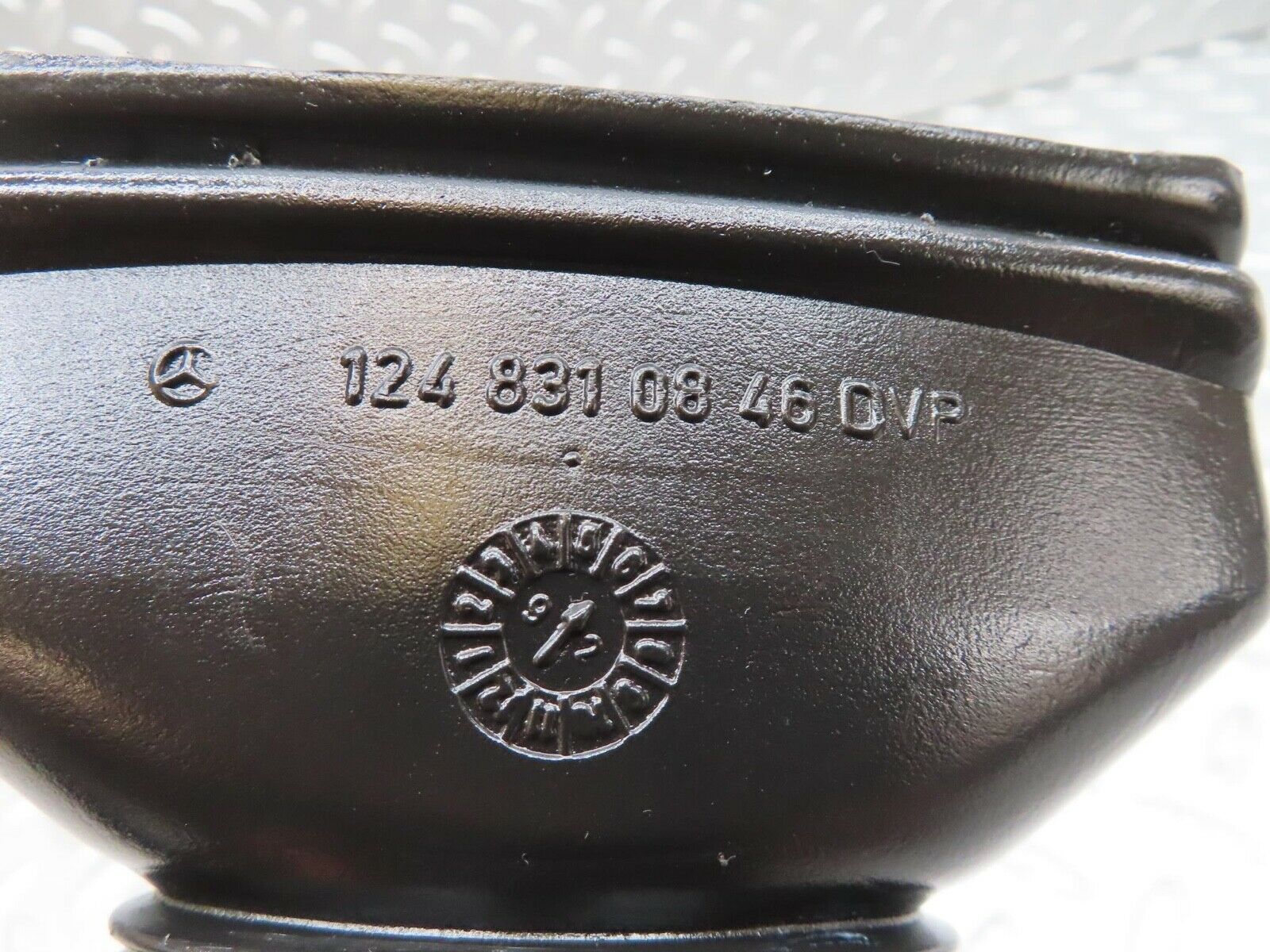 16192 Mercedes-Benz W124 260E Heater Pipe Air Pipe Left Side 1248310846