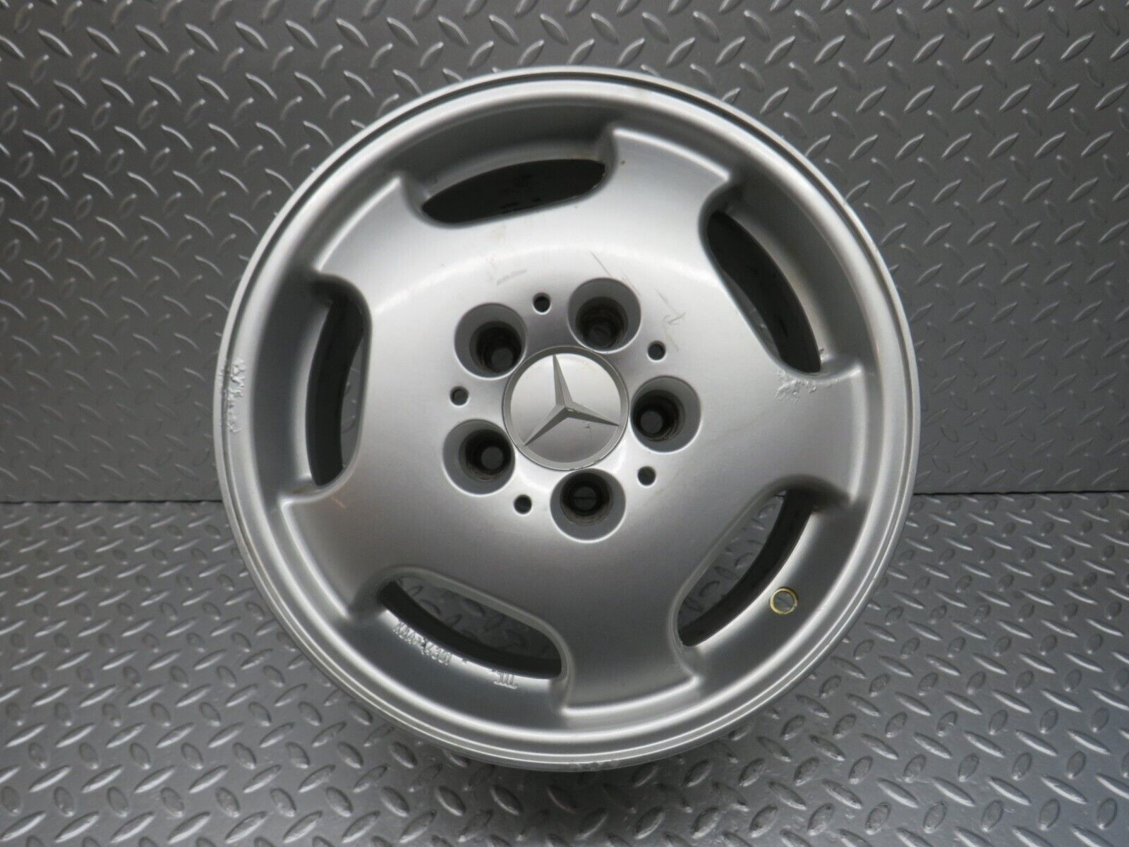 38190 Mercedes-Benz A124 Alloy Wheel 7Jx15H2 ET37 KBA44301