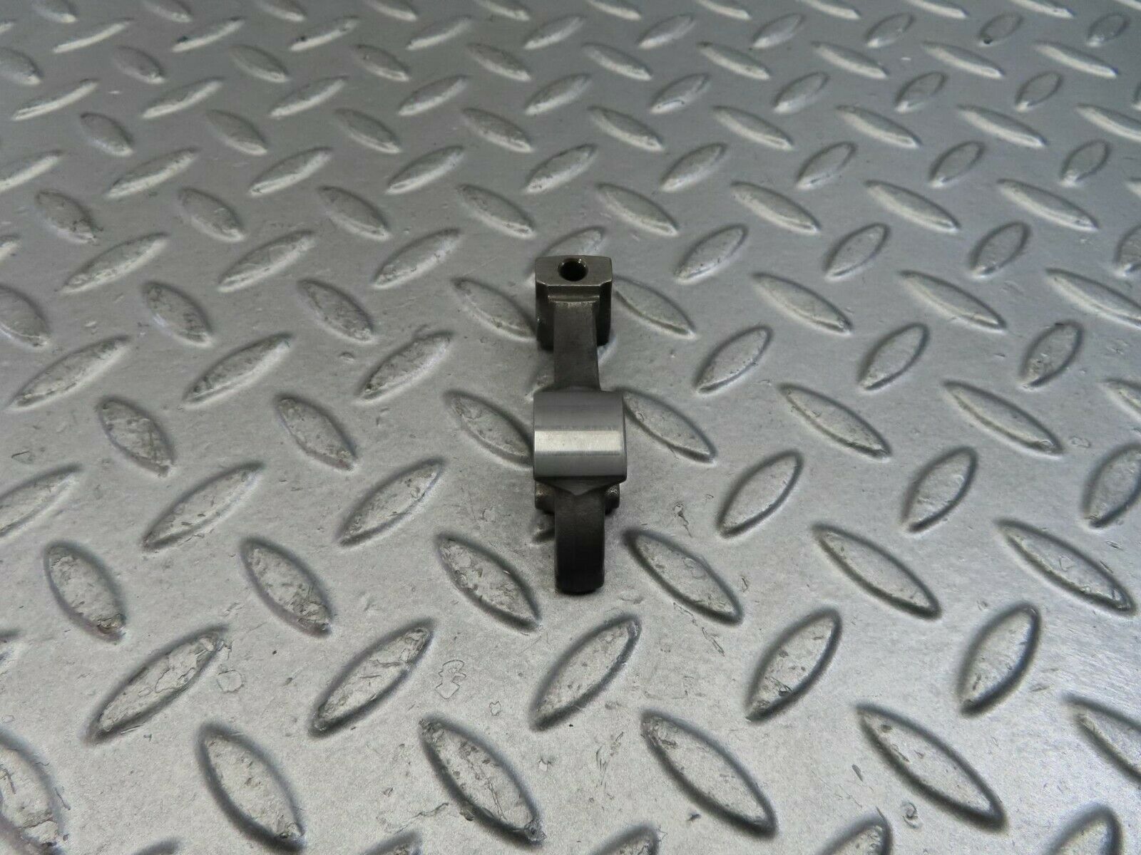 9139 Mercedes-Benz W108 Valve Rocker Arm With Retaining Spring