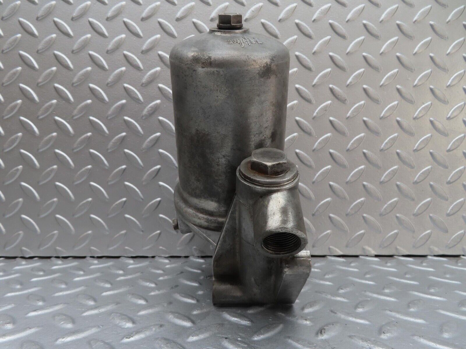 16076 Mercedes-Benz W123 280E Oil Filter Housing 1101802611