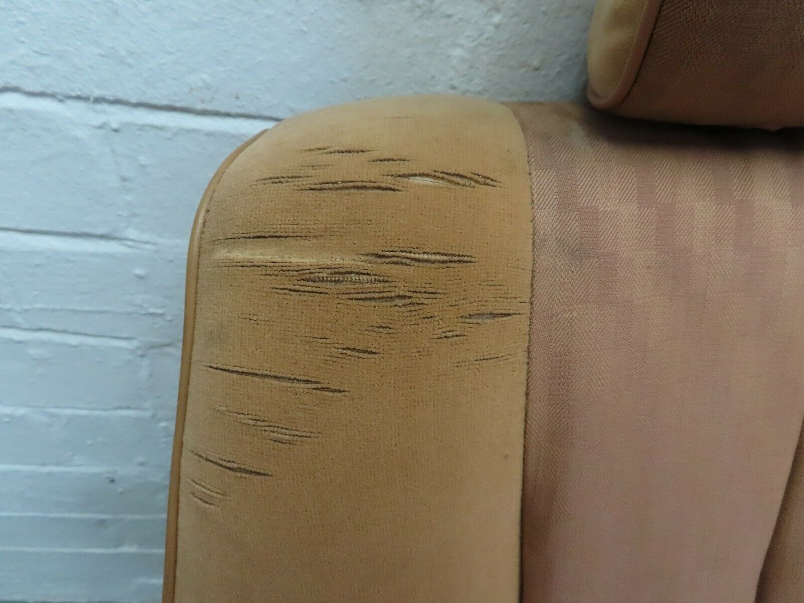 6320 Mercedes-Benz W126 380SE Front Left Seat Passenger Seat Palomino