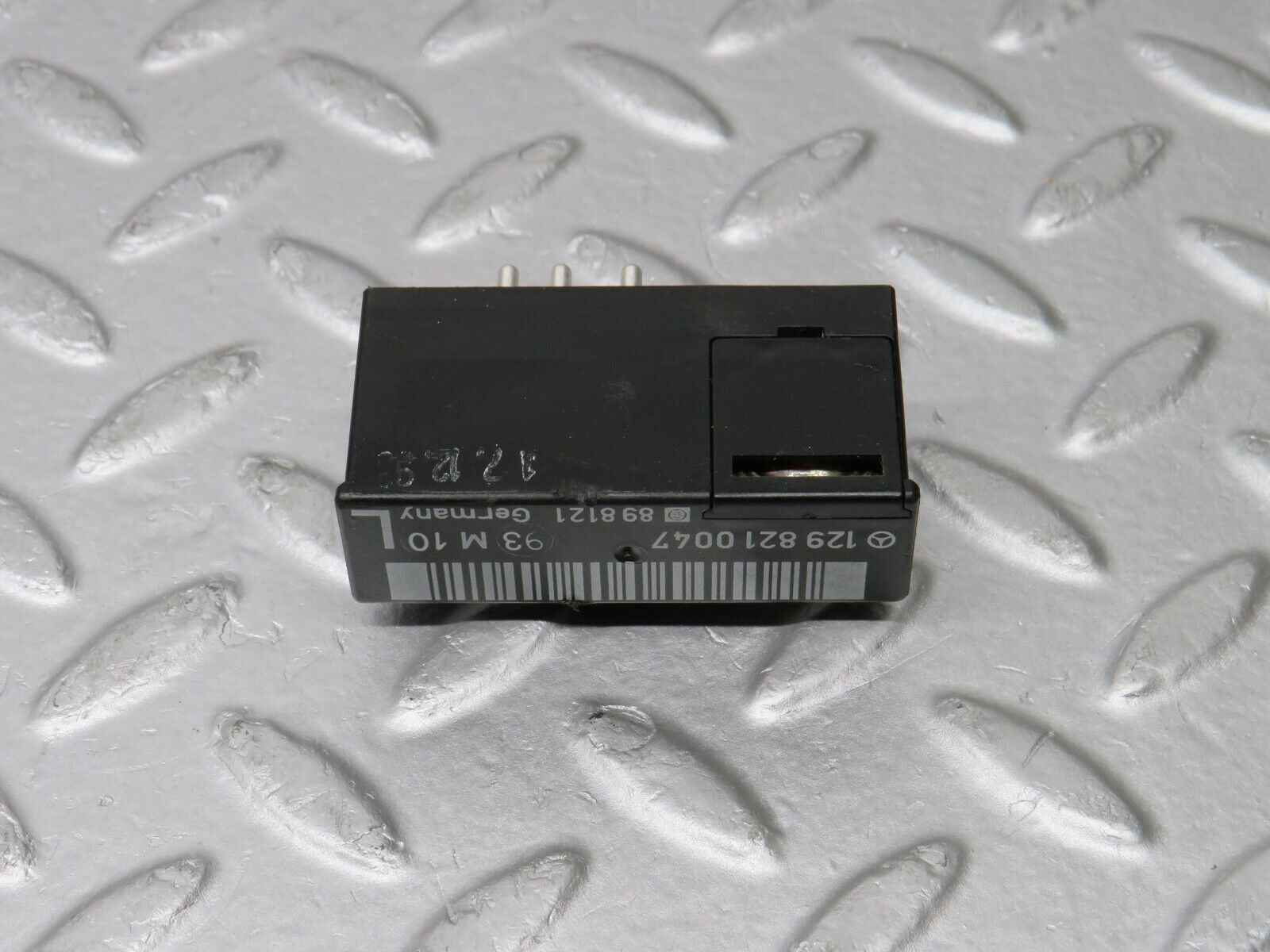 38395 Mercedes-Benz R129 280SL Coupe Left Seat Locking Relay 1298210047