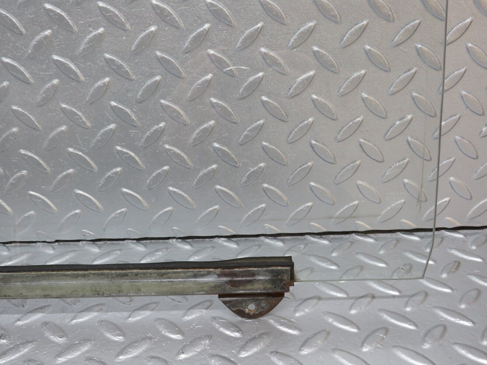 40270 Mercedes-Benz W110 230 Rear Left Door Window Glass