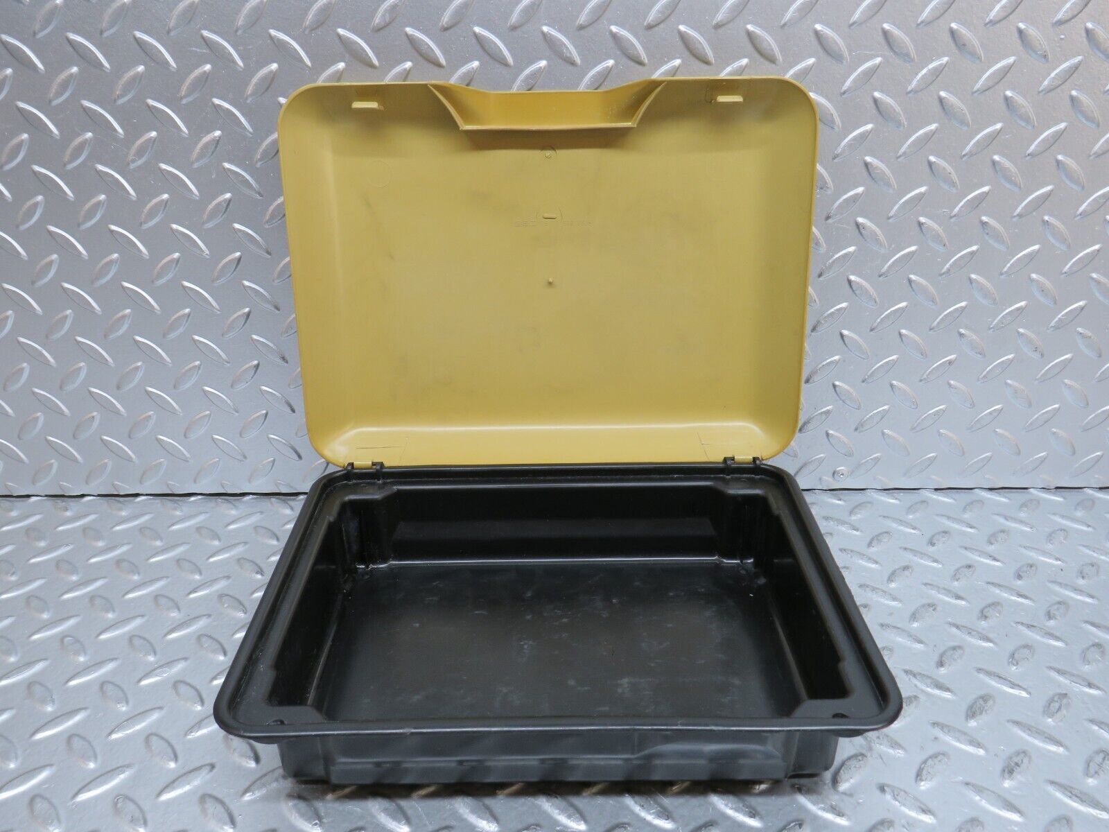 29649 Mercedes-Benz W123 230E First Aid Box 1238650353