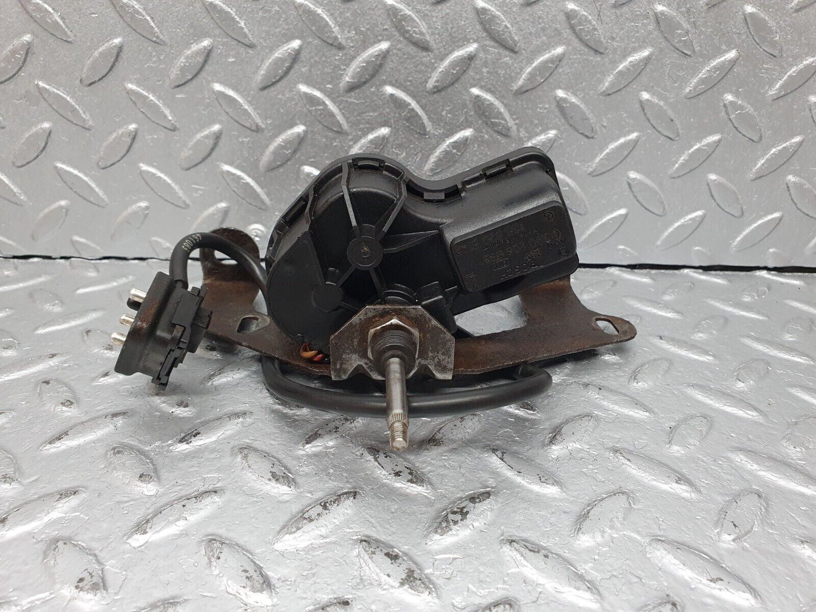 41114 Mercedes-Benz W126 300SE Headlight Wiper Motor Left 1268205142