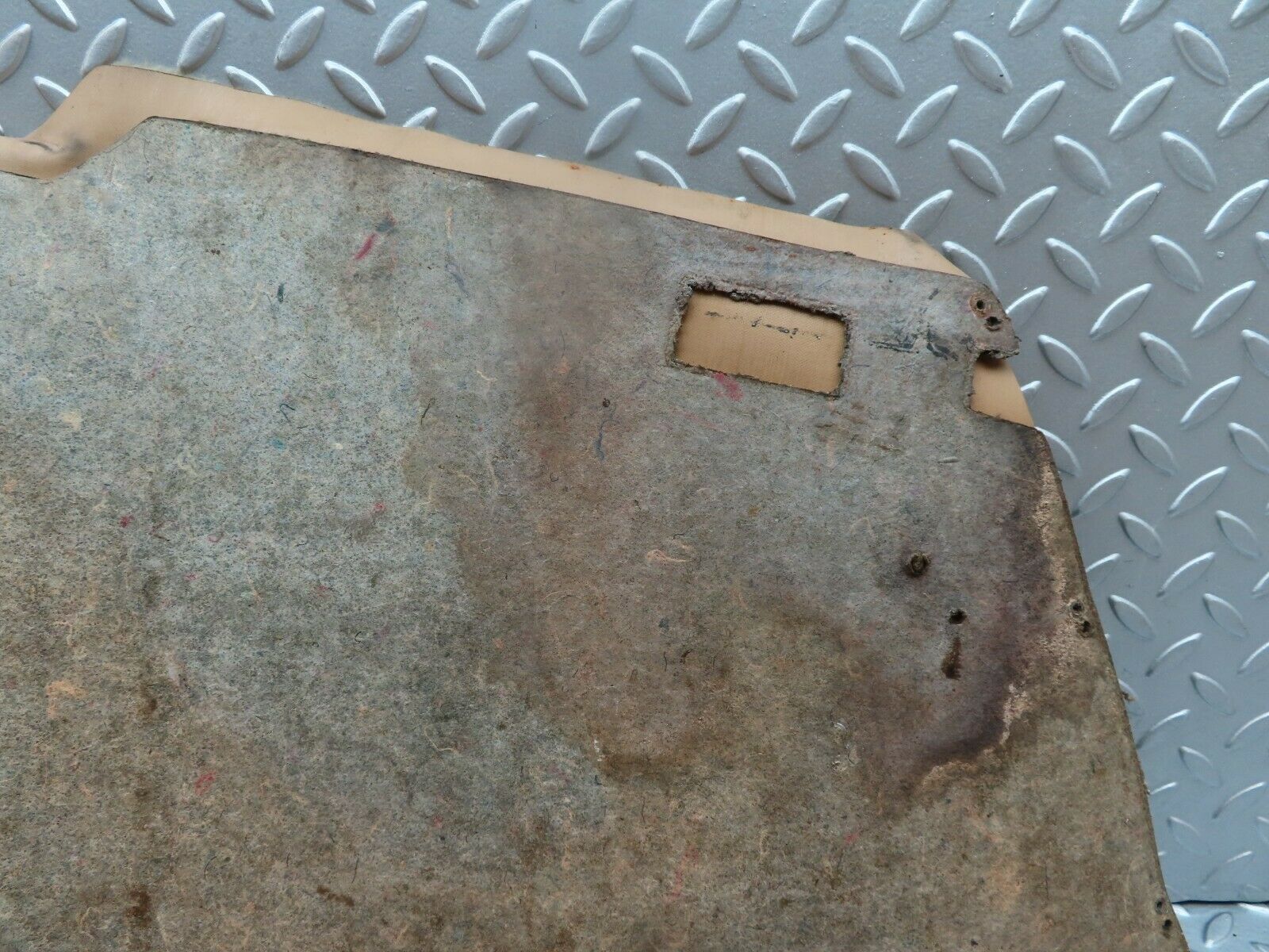 5428 Mercedes-Benz W124 230E Centre Console Carpet Right Side Beige