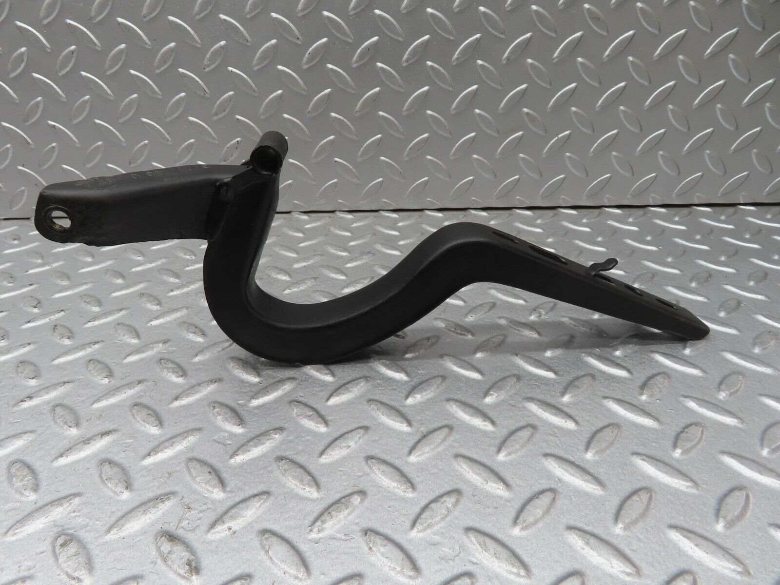 13536 Mercedes-Benz W123 200 Trunk Lid Hinge Left Side 1237500187