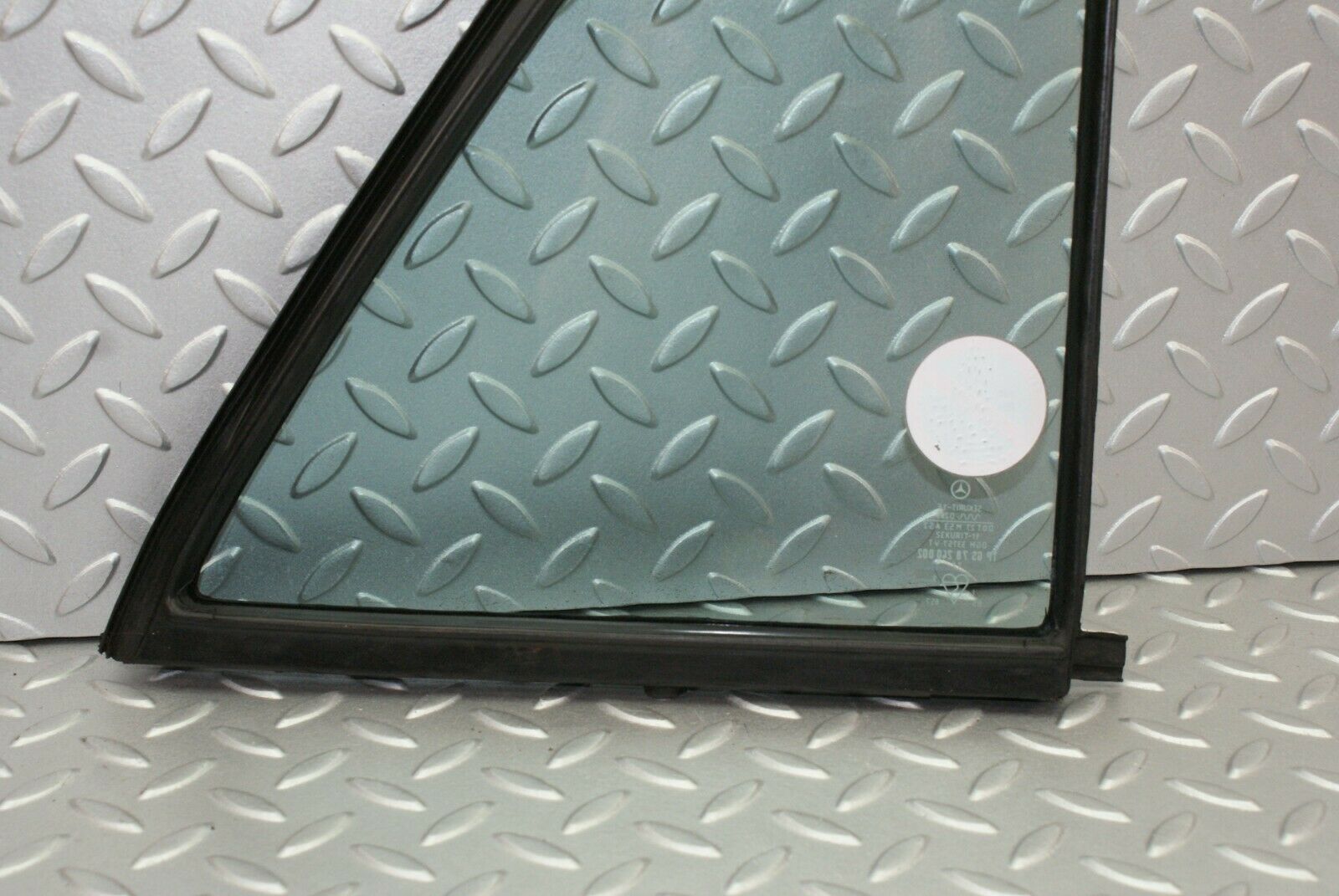 2660 Mercedes-Benz W116 350SE Rear Left Quarter Glass