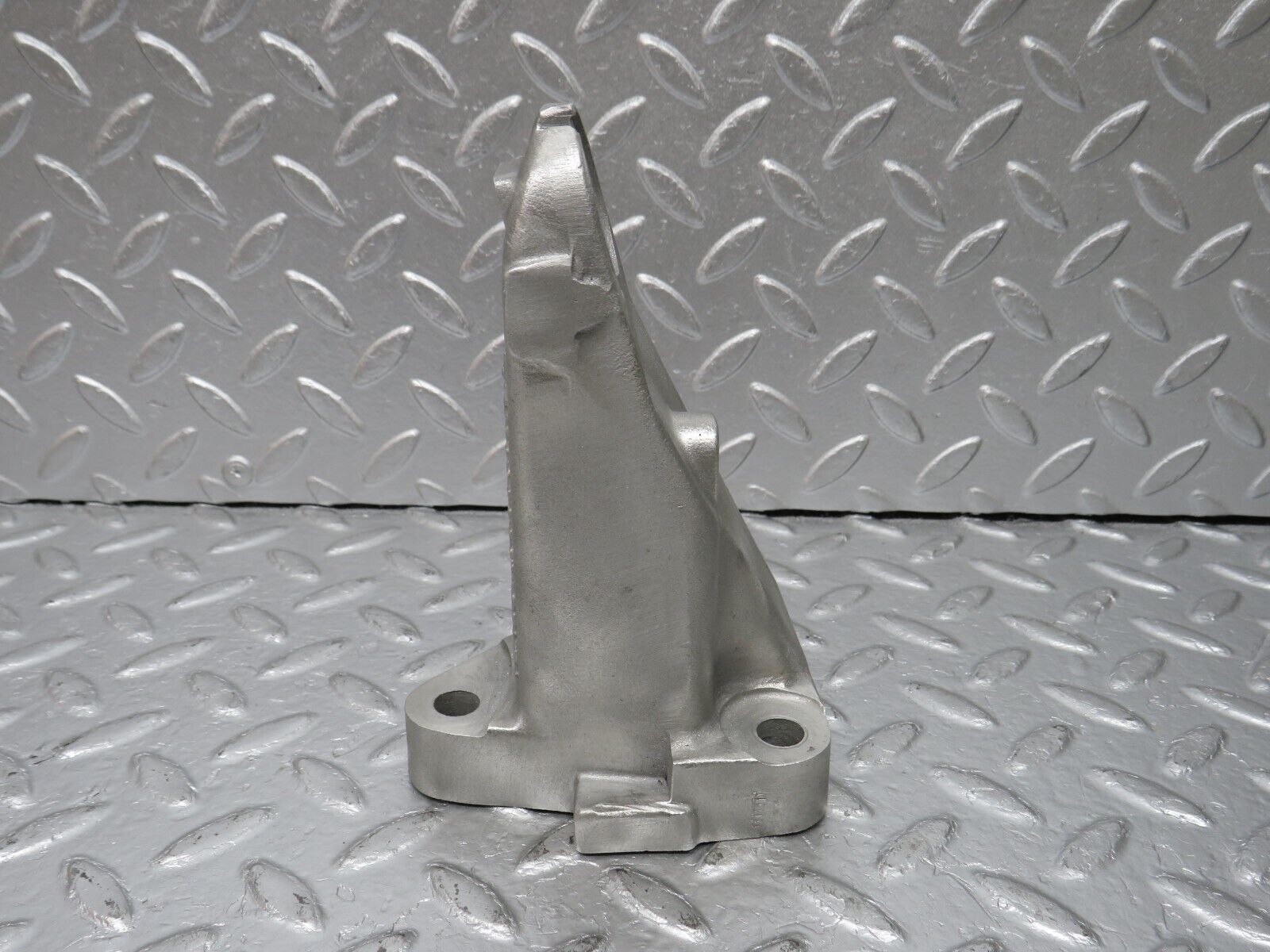 33756 Mercedes-Benz W201 190E 2.0L Engine Mount Bracket Right Side 1022234204