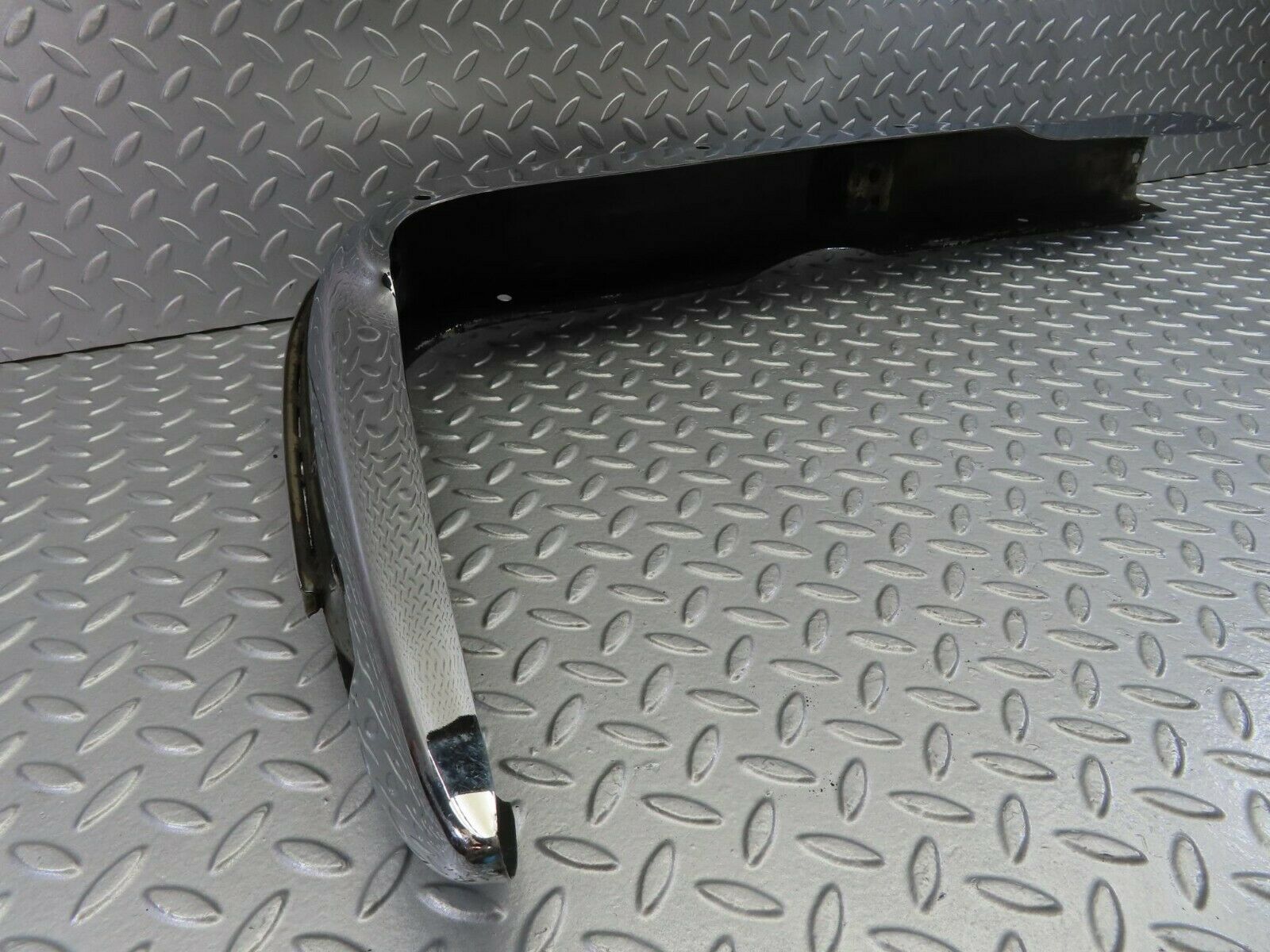 10639 Mercedes-Benz W108 Front Left Bumper Corner