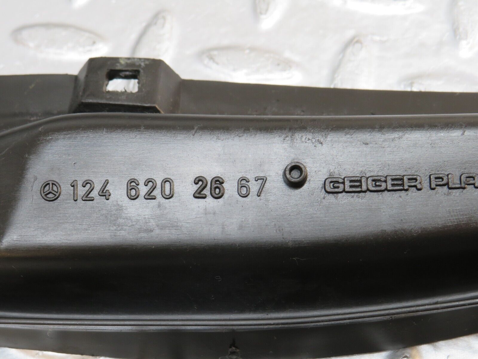 32516 Mercedes-Benz S124 300TE Wiper Mechanism Cover 1246200973 1246202667