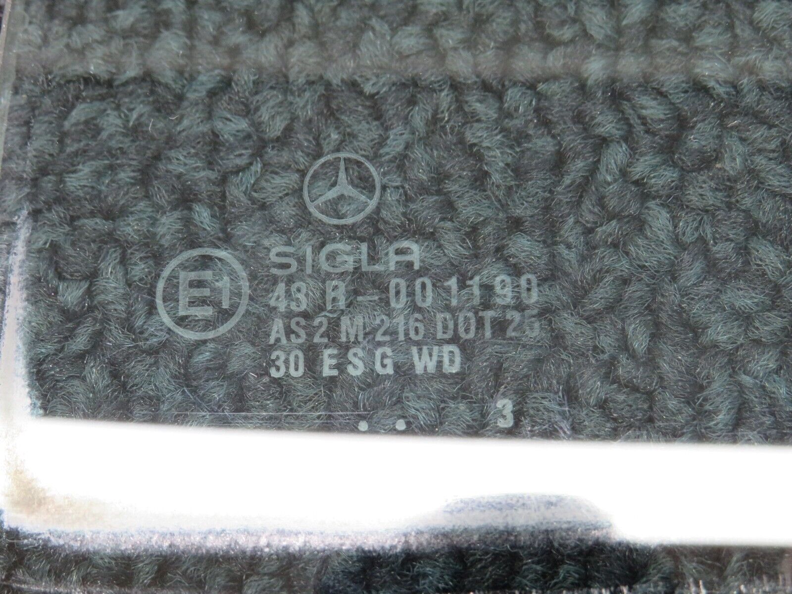 31479 Mercedes-Benz S124 220TE Wagon Rear Left Quarter Window Glass