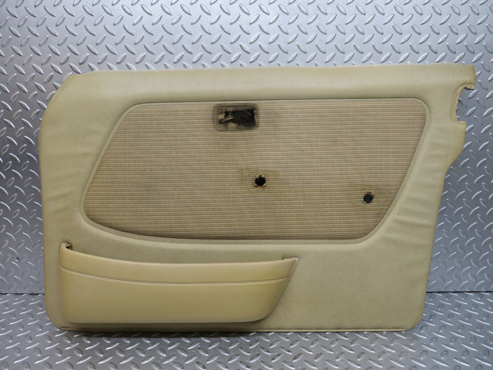 29617 Mercedes-Benz W123 230E Front Right Door Card Beige