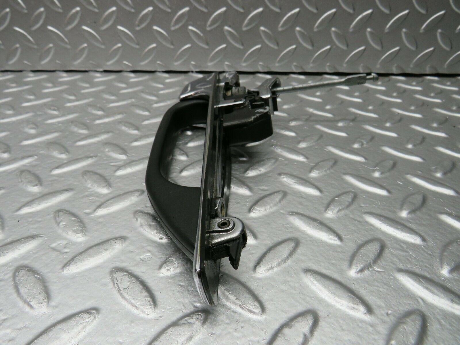 24101 Mercedes-Benz W123 280E Front Right Exterior Door Handle