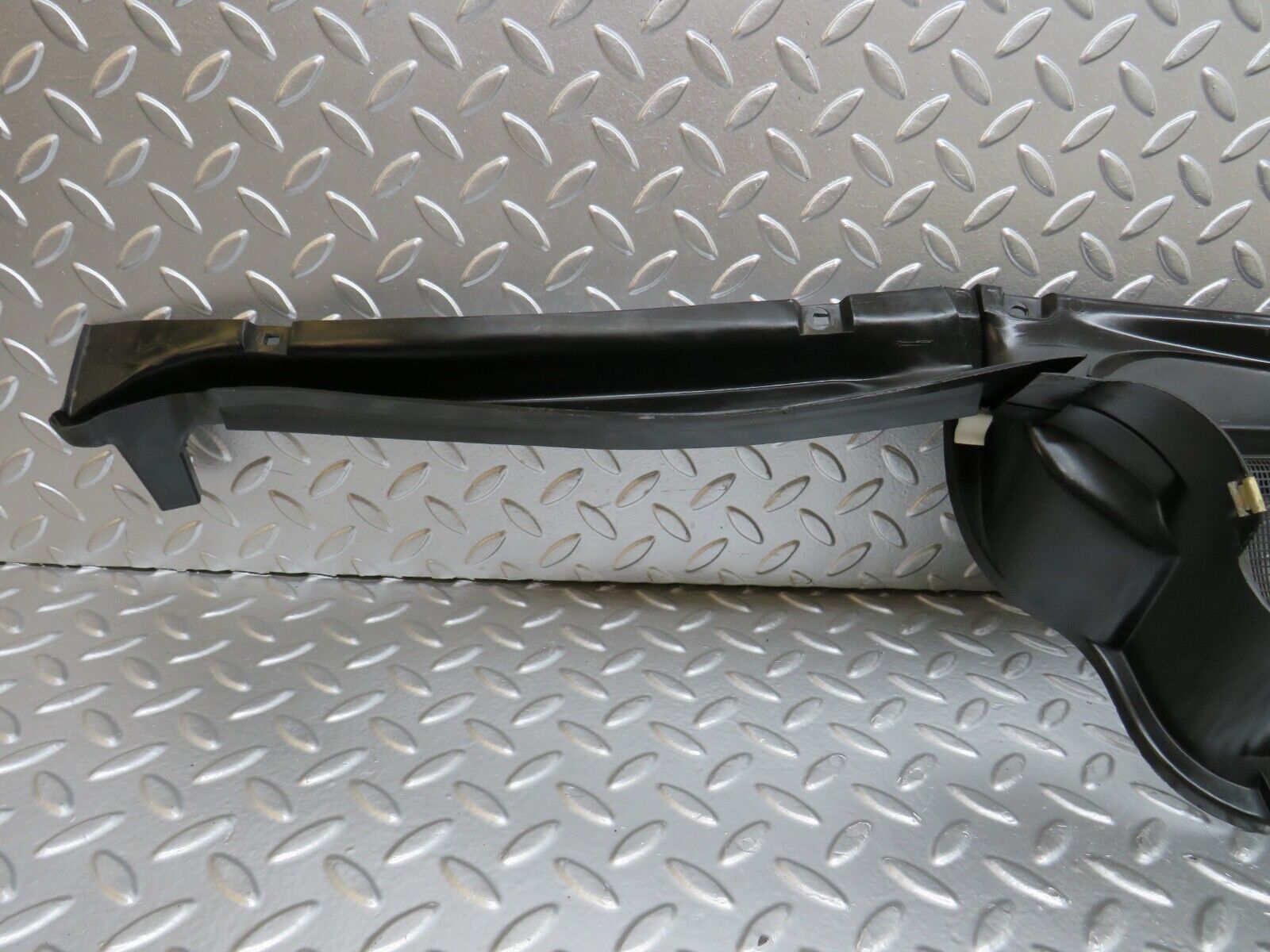 26627 Mercedes-Benz C124 220CE Water Drain 1246201767 1246202667 1246283707