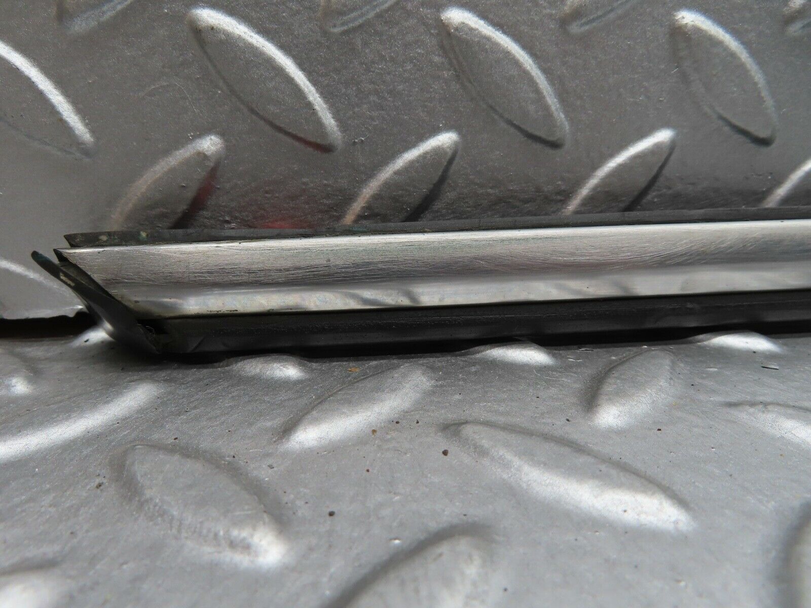 20962 Mercedes-Benz W114 250CE Coupe Left Door Centre Moulding Trim