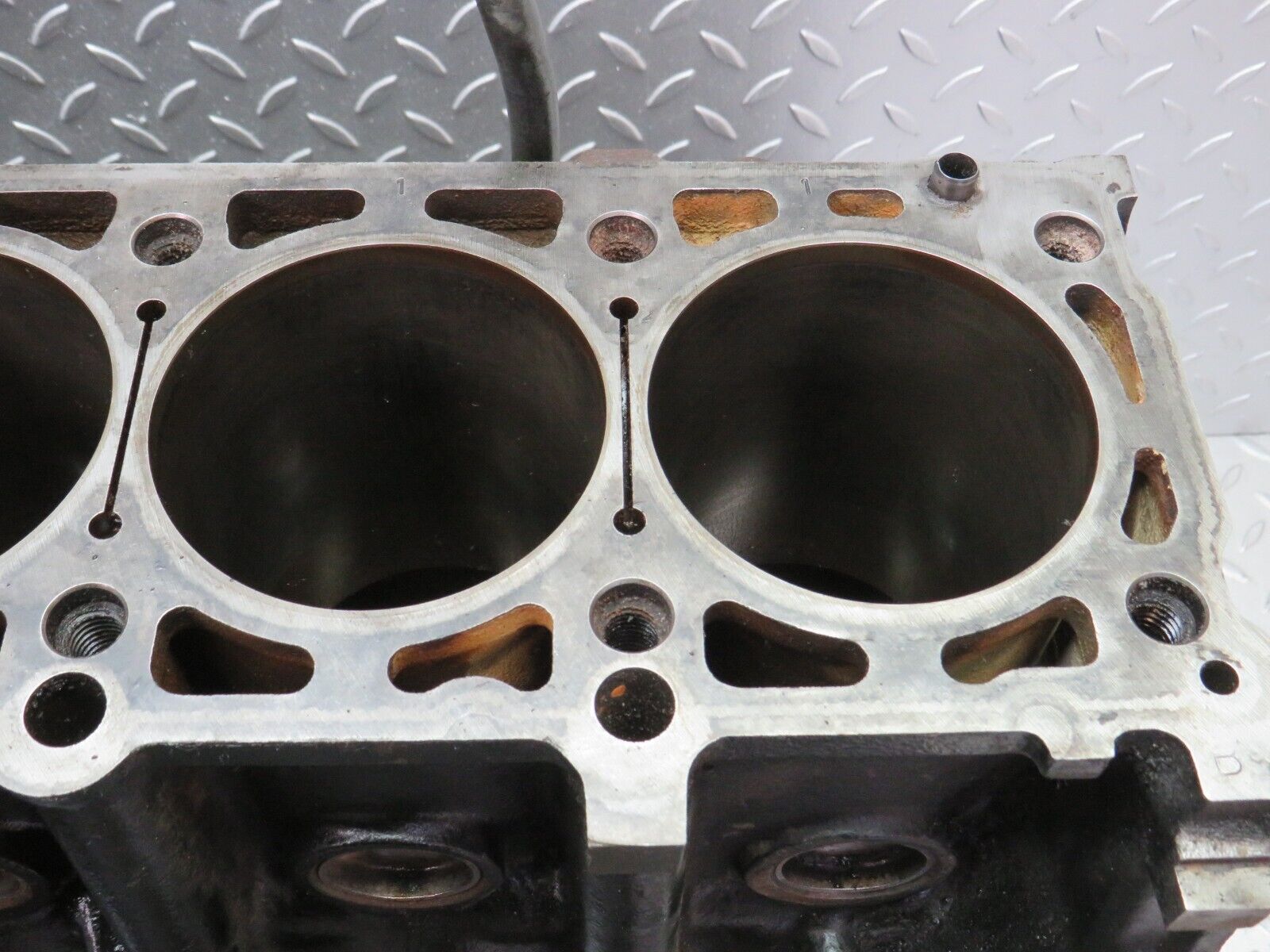 32725 Mercedes-Benz S124 300TE Wagon Engine Block M103.981 1030110401