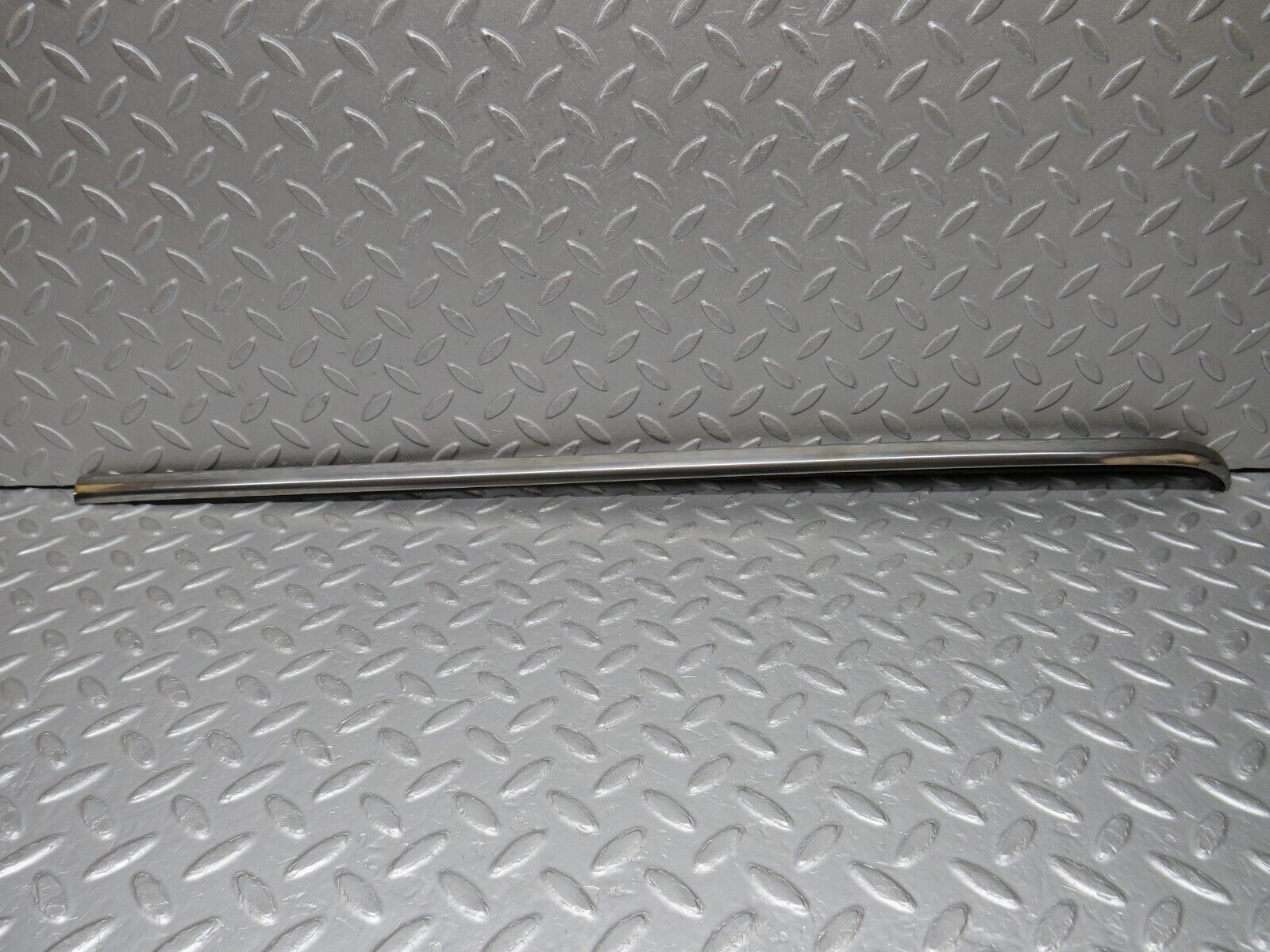 37439 Mercedes-Benz W109 300SEL Rear Left Fender Wing Chrome Moulding Trim