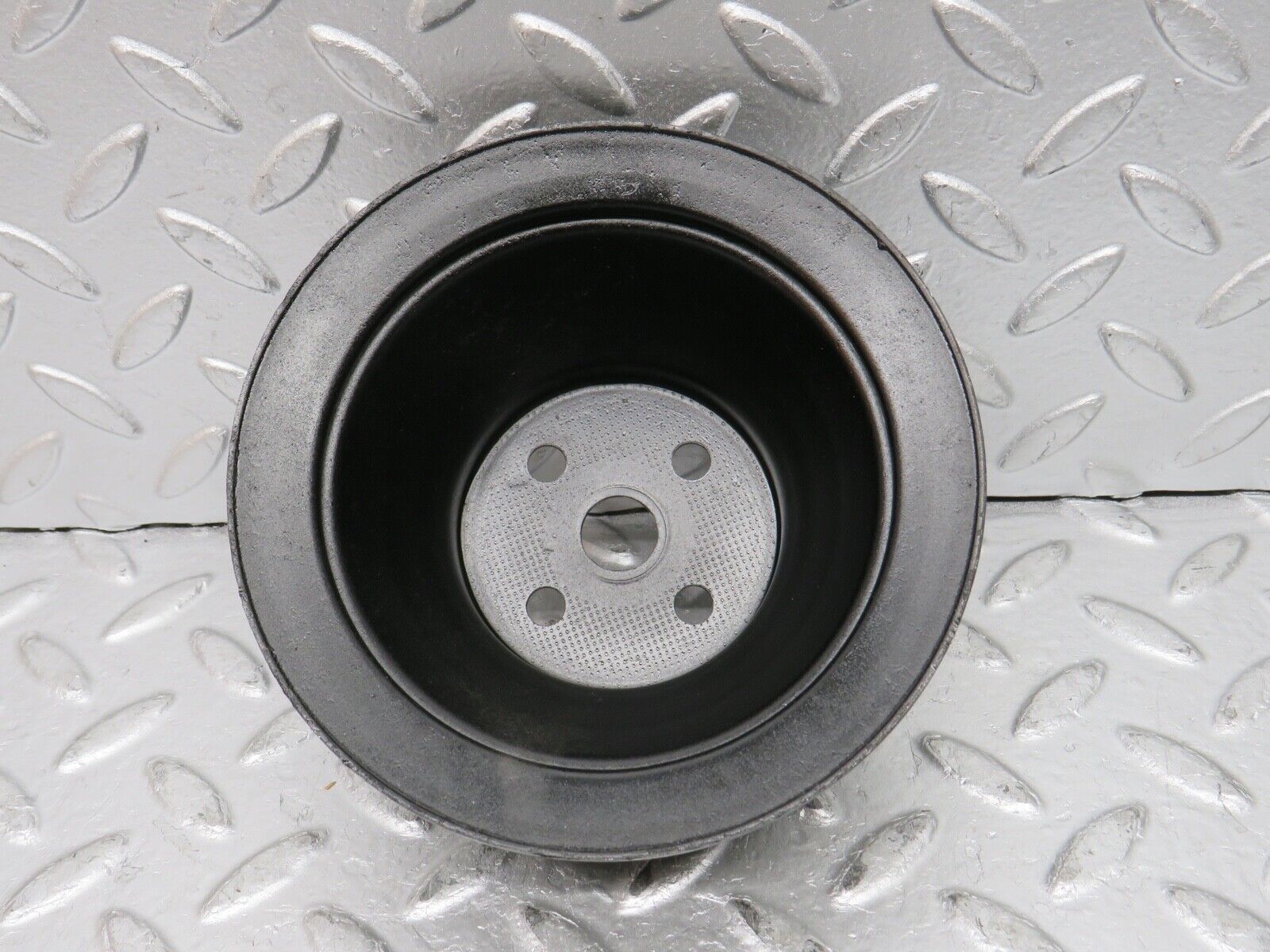 0395 Mercedes-Benz W123 220D Water Pump Pulley