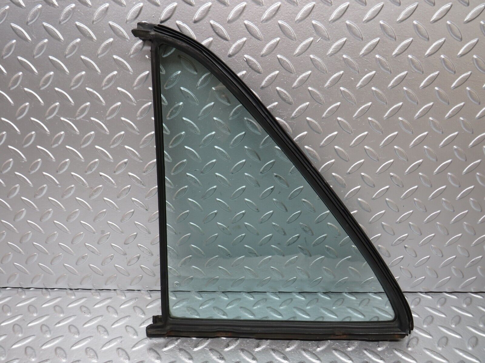 27891 Mercedes-Benz W123 280E Rear Right Quarter Window Glass