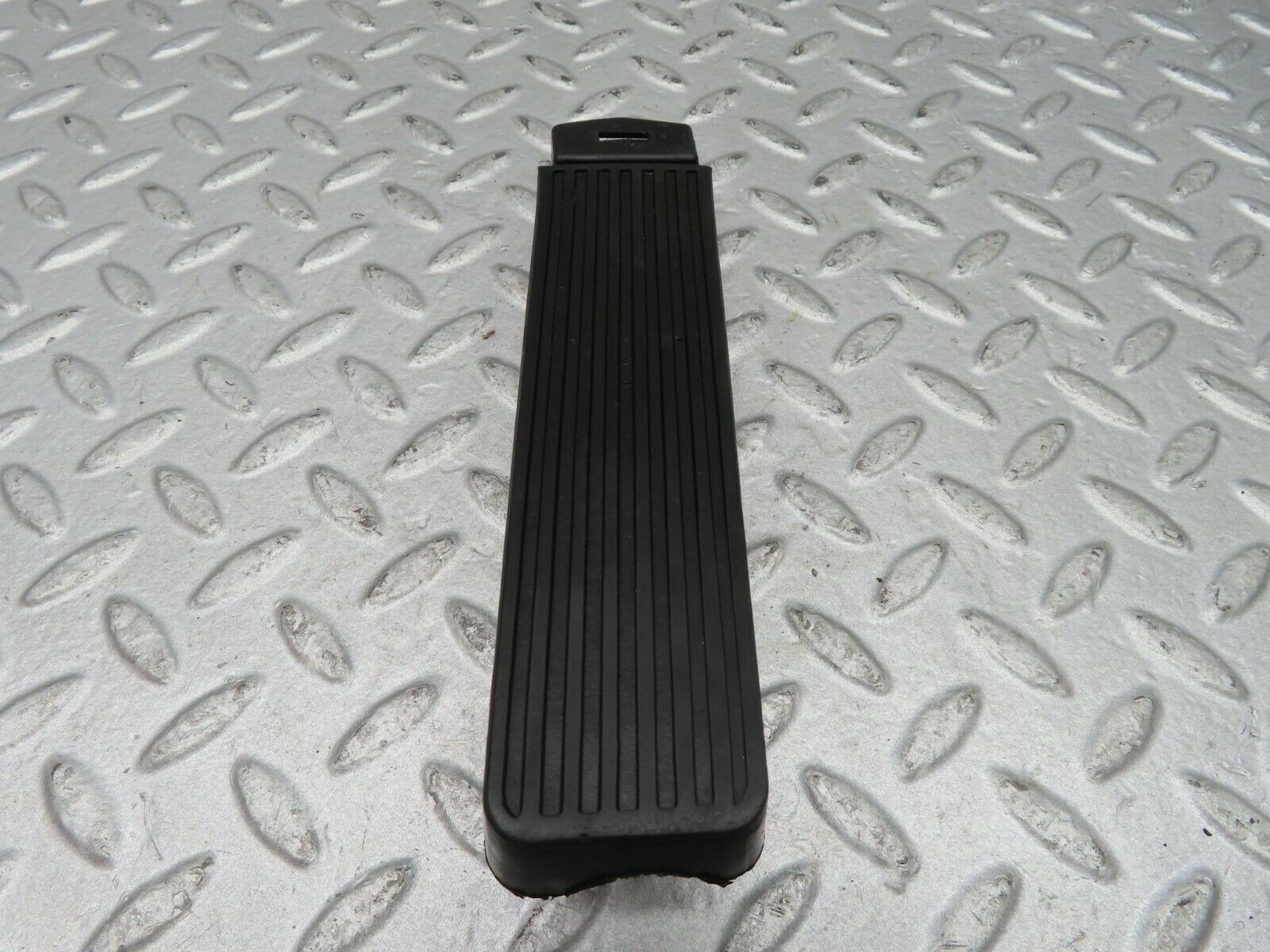 16650 Mercedes-Benz C107 380SLC Accelerator Pedal With Rubber 1233010082