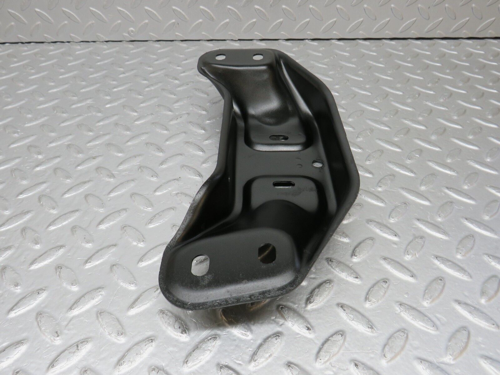 38924 Mercedes-Benz W201 190E 2.6L Gearbox Mount Bracket