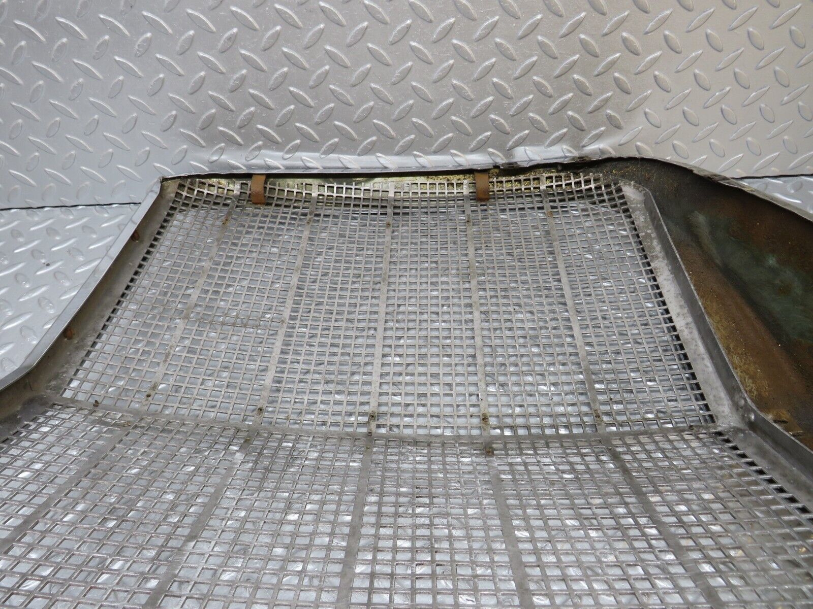 40343 Mercedes-Benz W110 230 Bonnet Grill Chrome