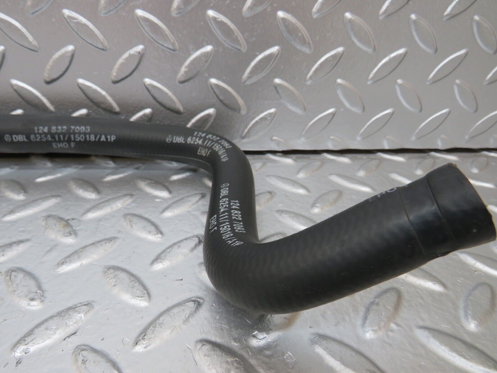 25796 Mercedes-Benz W124 280E Heater Hose 1248327093