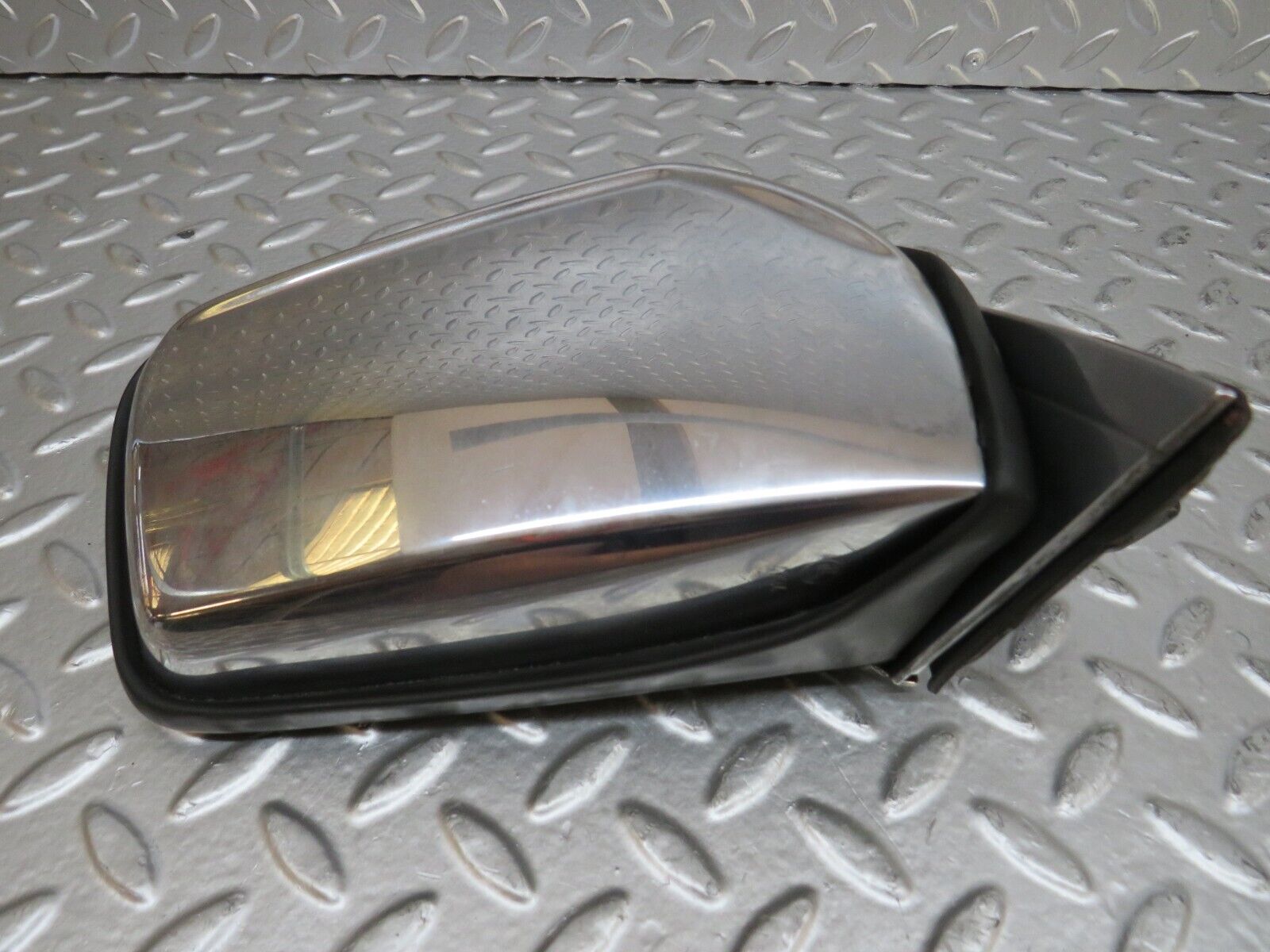 25401 Mercedes-Benz W123 200 Right Wing Mirror