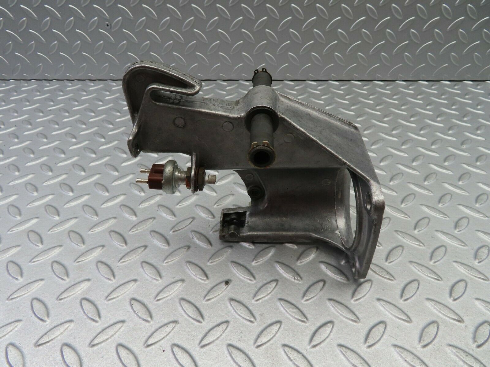 5889 Mercedes-Benz W123 200 Brake Pedal Bracket 1232940501