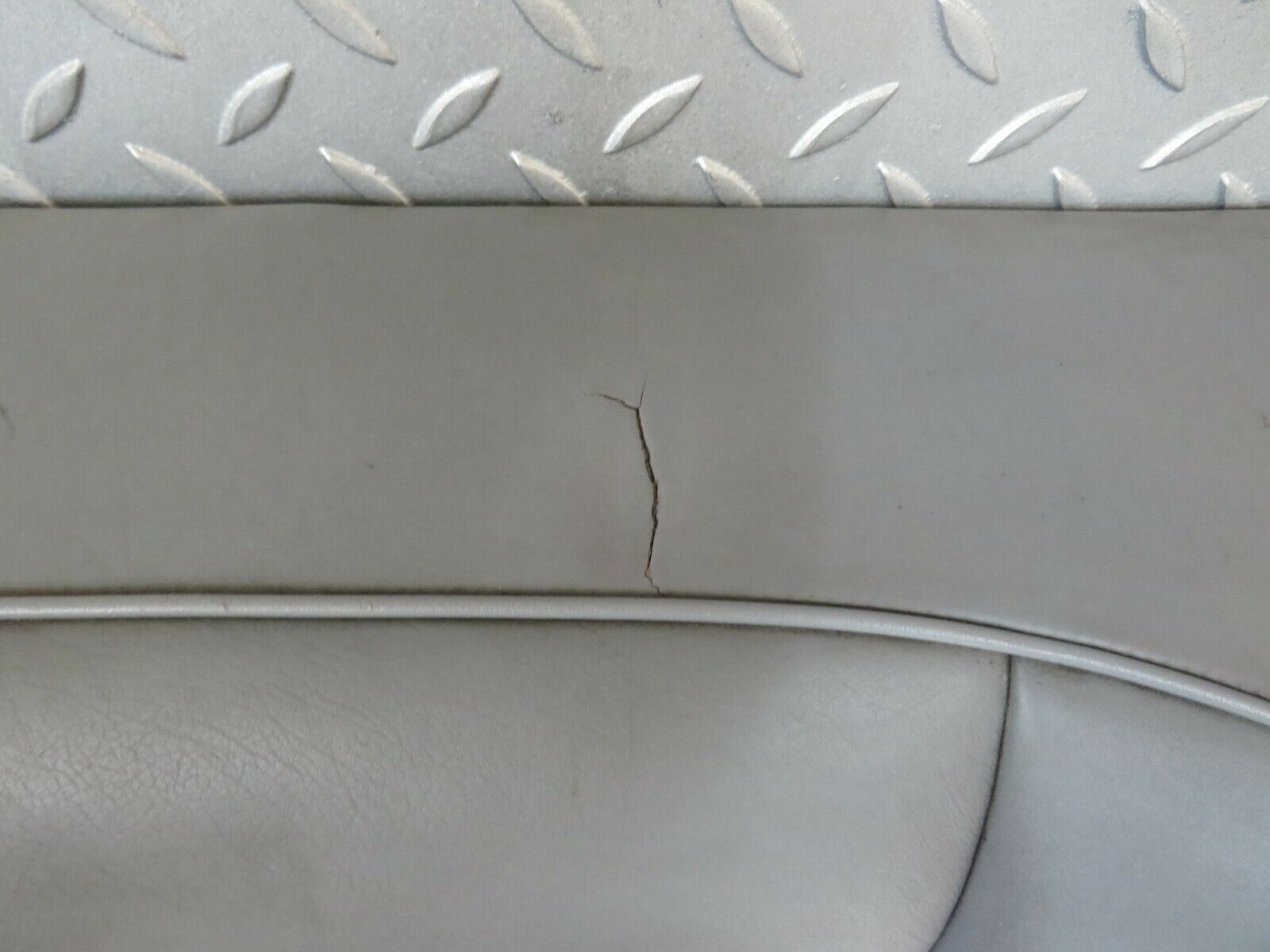 22384 Mercedes-Benz C124 E220 Coupe Rear Seat Leather Grey