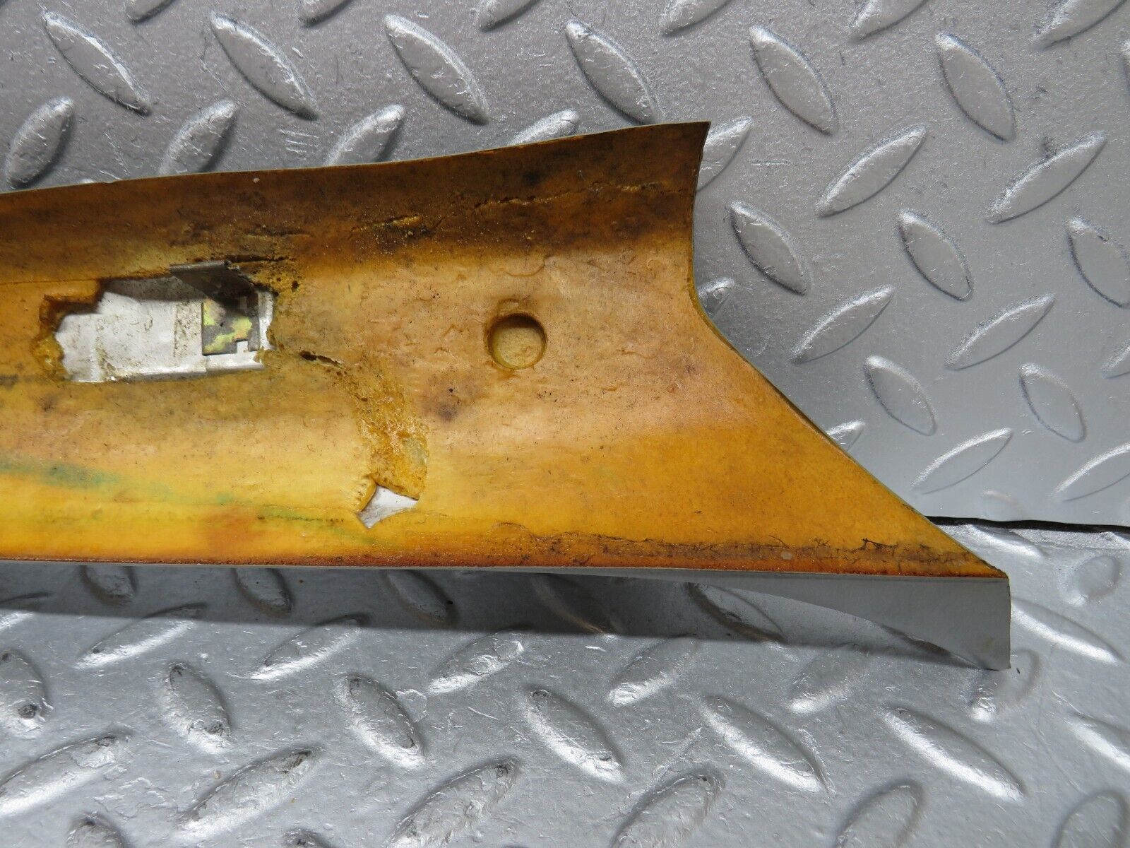 36060 Mercedes-Benz W126 420SE A Pillar Interior Cover Left Side Grey