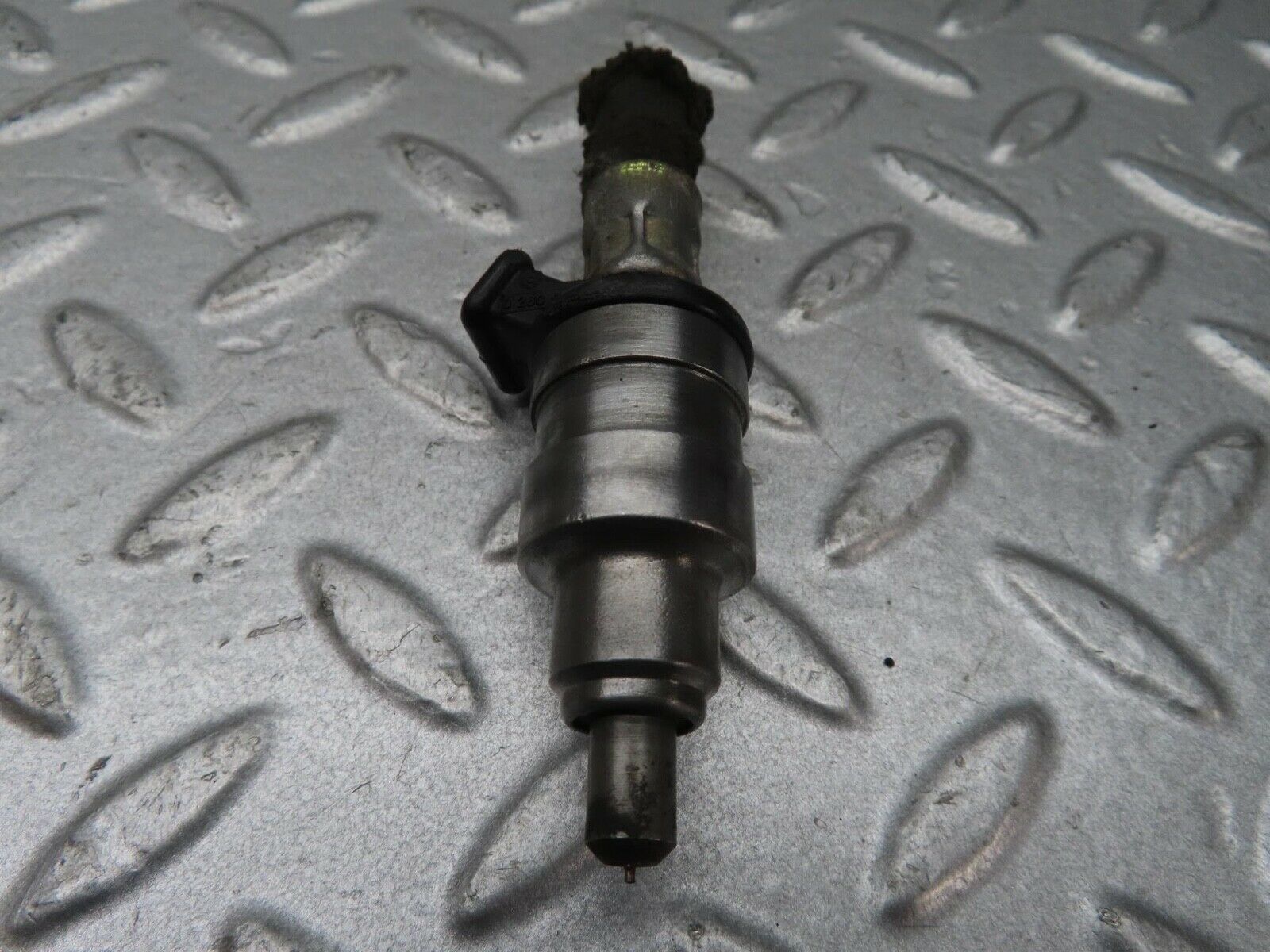 13338 Mercedes-Benz W116 350SE Fuel Injector Bosch 0280150001