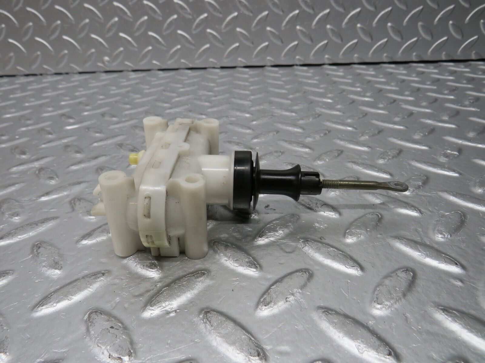 31397 Mercedes-Benz S124 220TE Door Lock Vacuum Actuator Hella Rear Right