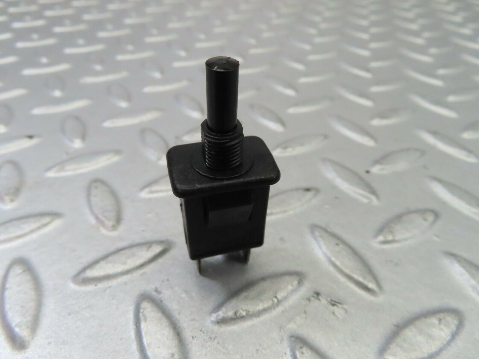 7473 Mercedes-Benz W116 450SE Door Contact Switch 0008212852