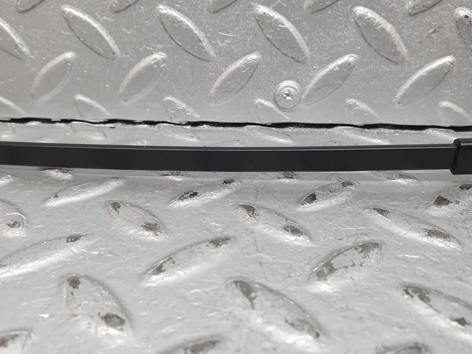 41208 Mercedes-Benz W126 300SE Windscreen Wiper Arm Right Side