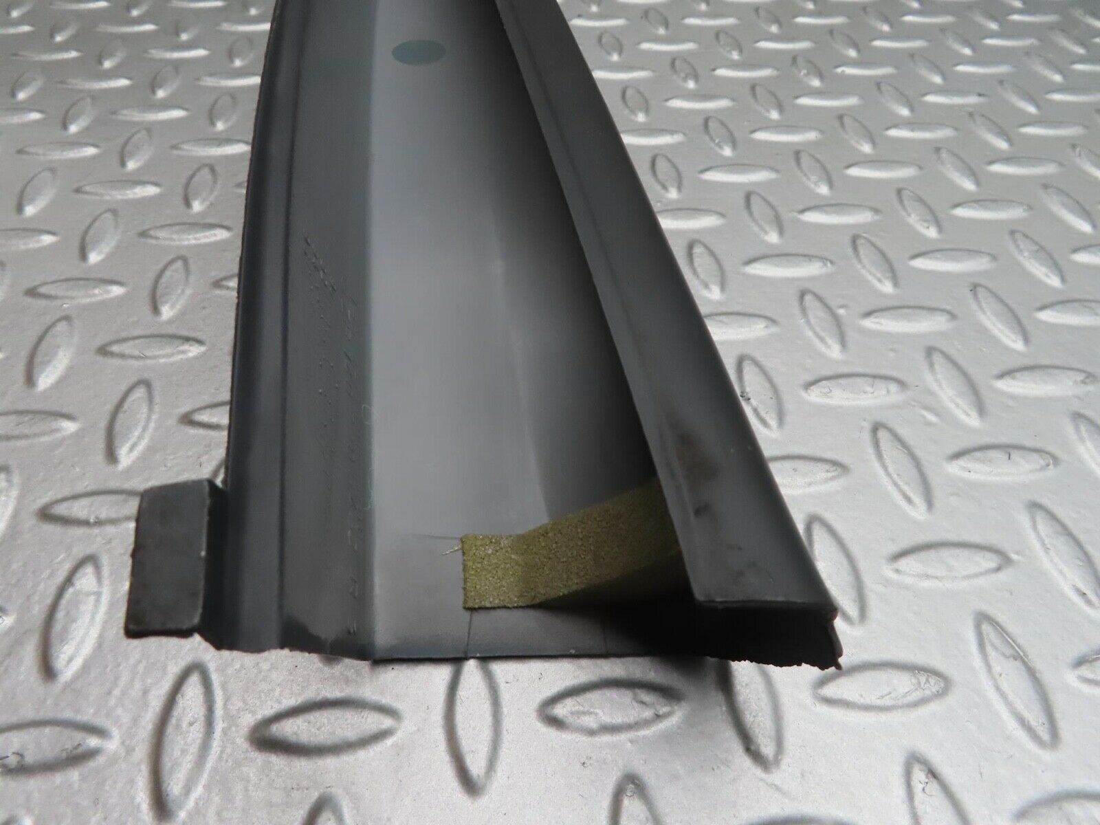 14871 Mercedes-Benz W140 S320 Front Right Door Window Trim 1407206462