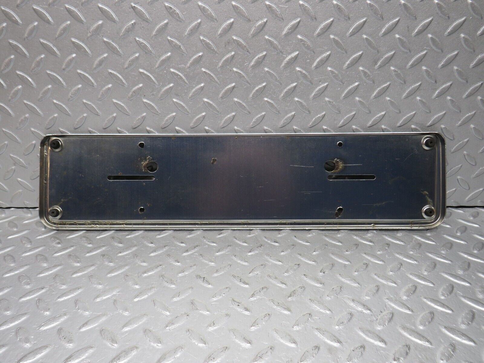 38162 Mercedes-Benz A124 320E Cabriolet Rear number Plate Holder