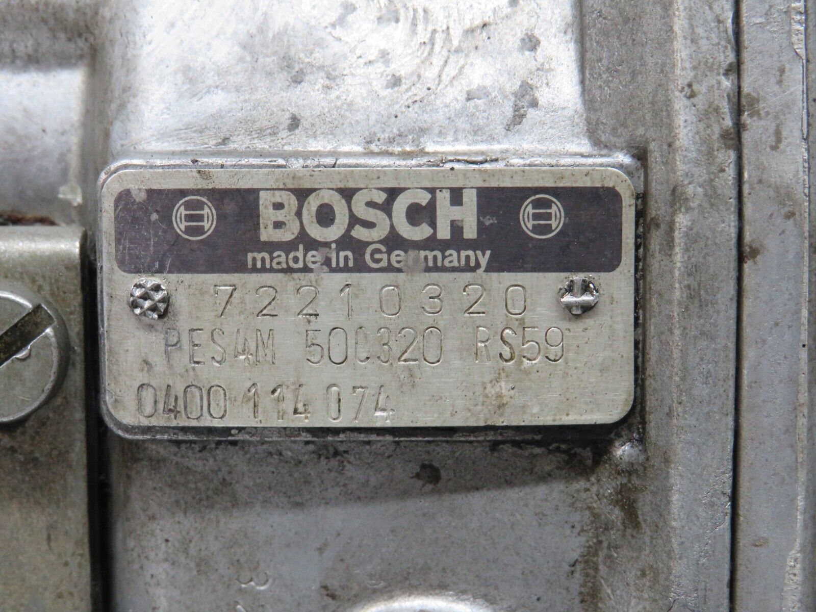 31102 Mercedes-Benz W123 200D Diesel Fuel Injection Pump Bosch 72210320 0400114074