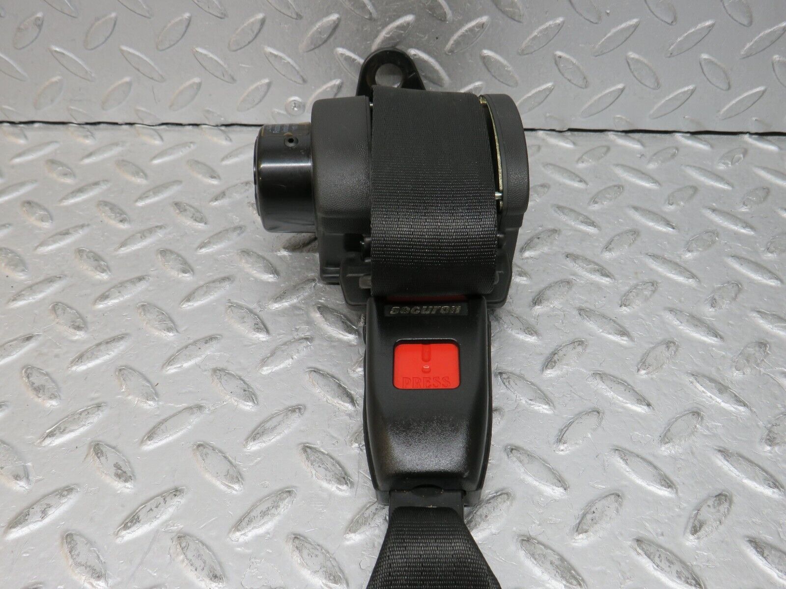 37404 Mercedes-Benz W109 300SEL Rear Seat Belt Set With Buckles