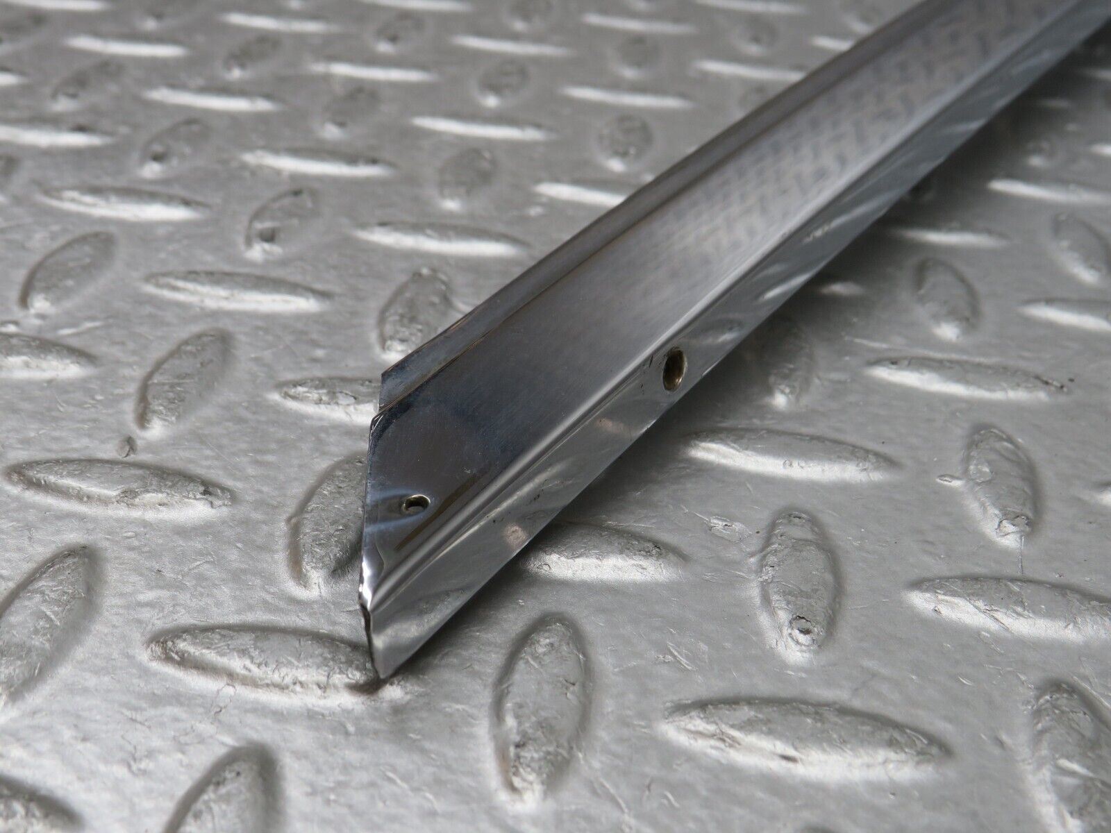 37316 Mercedes-Benz W109 300SEL Front Right Door Chrome Window Frame