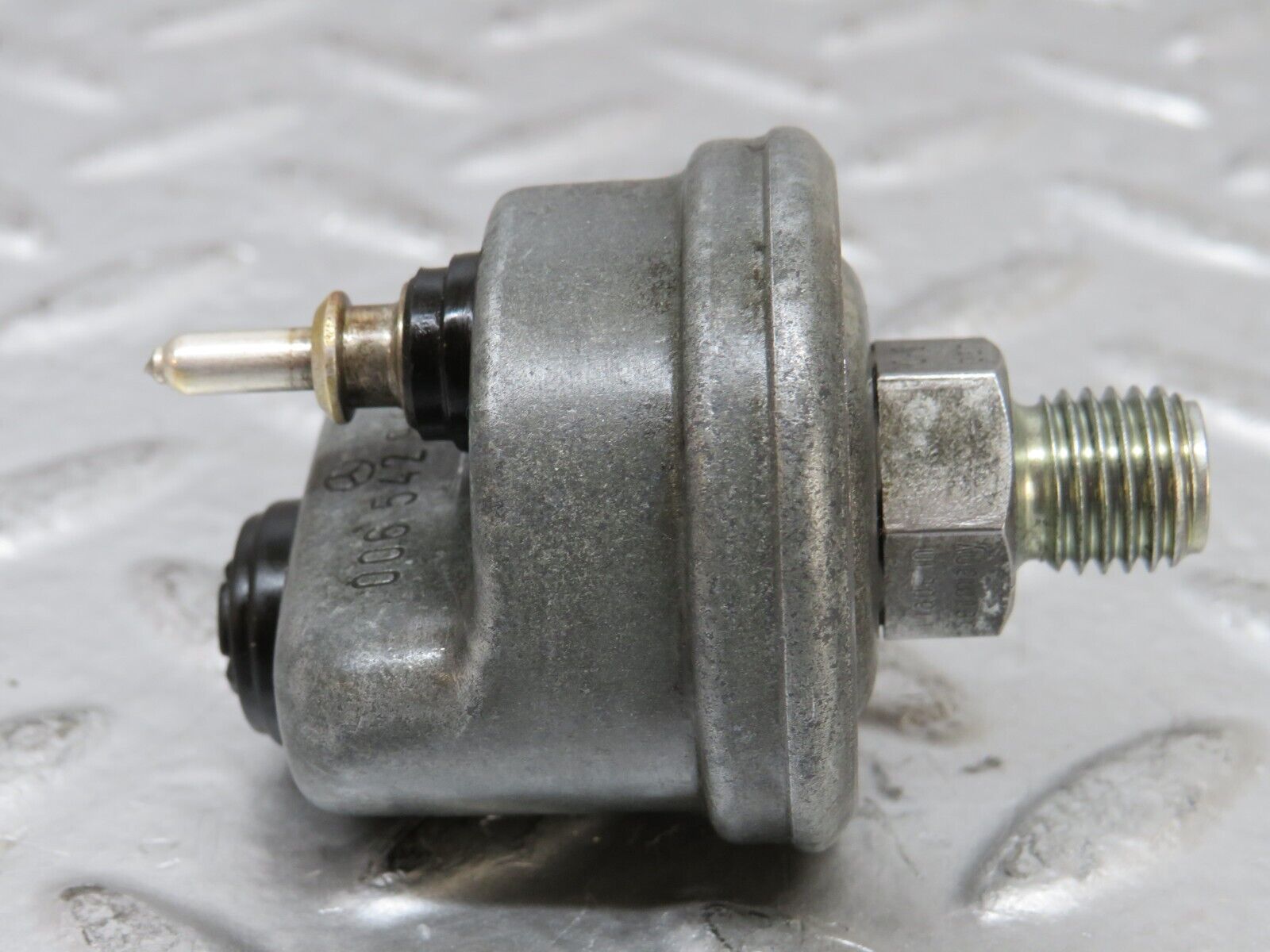 25780 Mercedes-Benz W124 280E Oil Pressure Sensor 0065429417